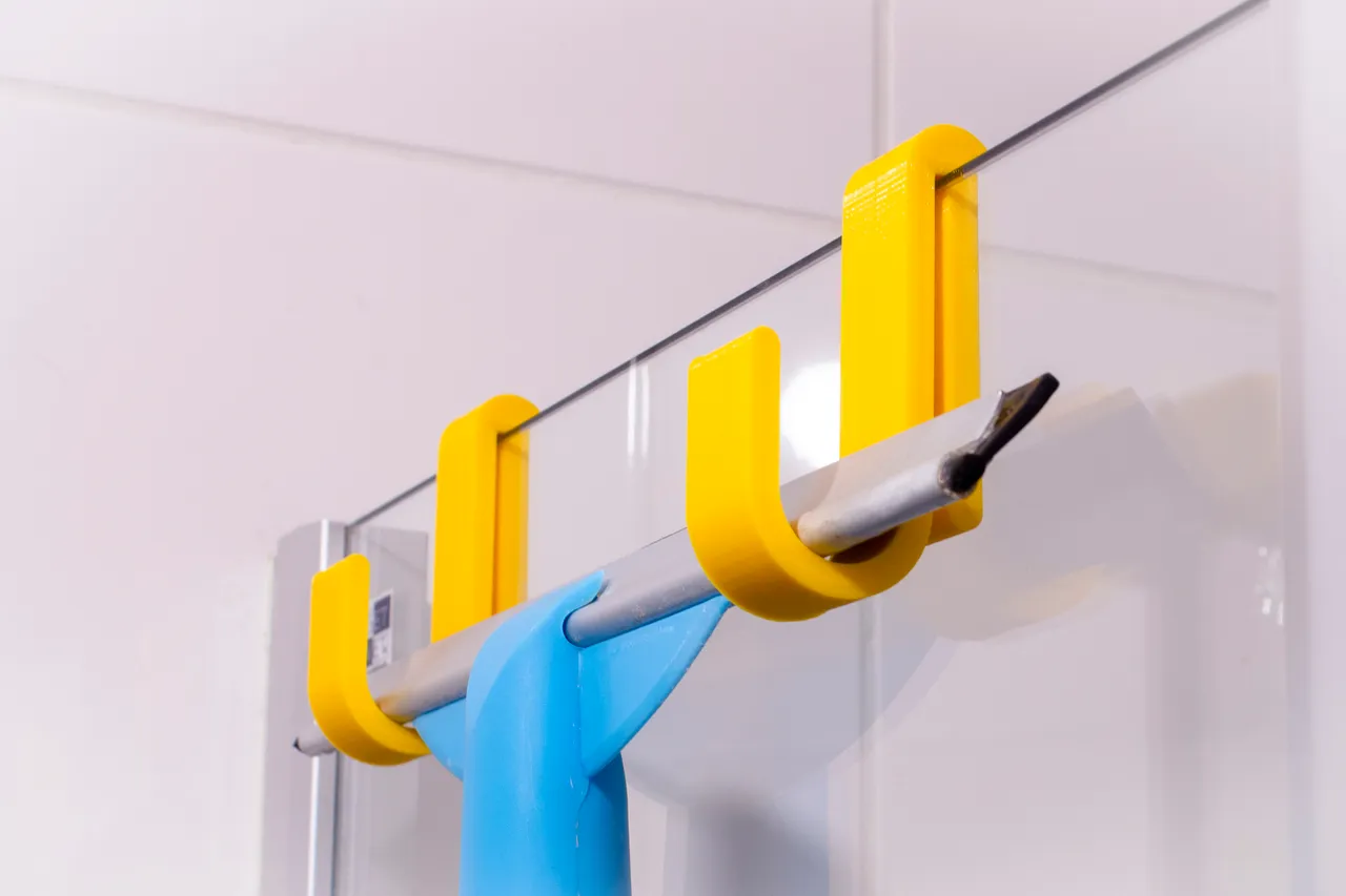 Móc treo cho dụng cụ làm sạch vòi sen