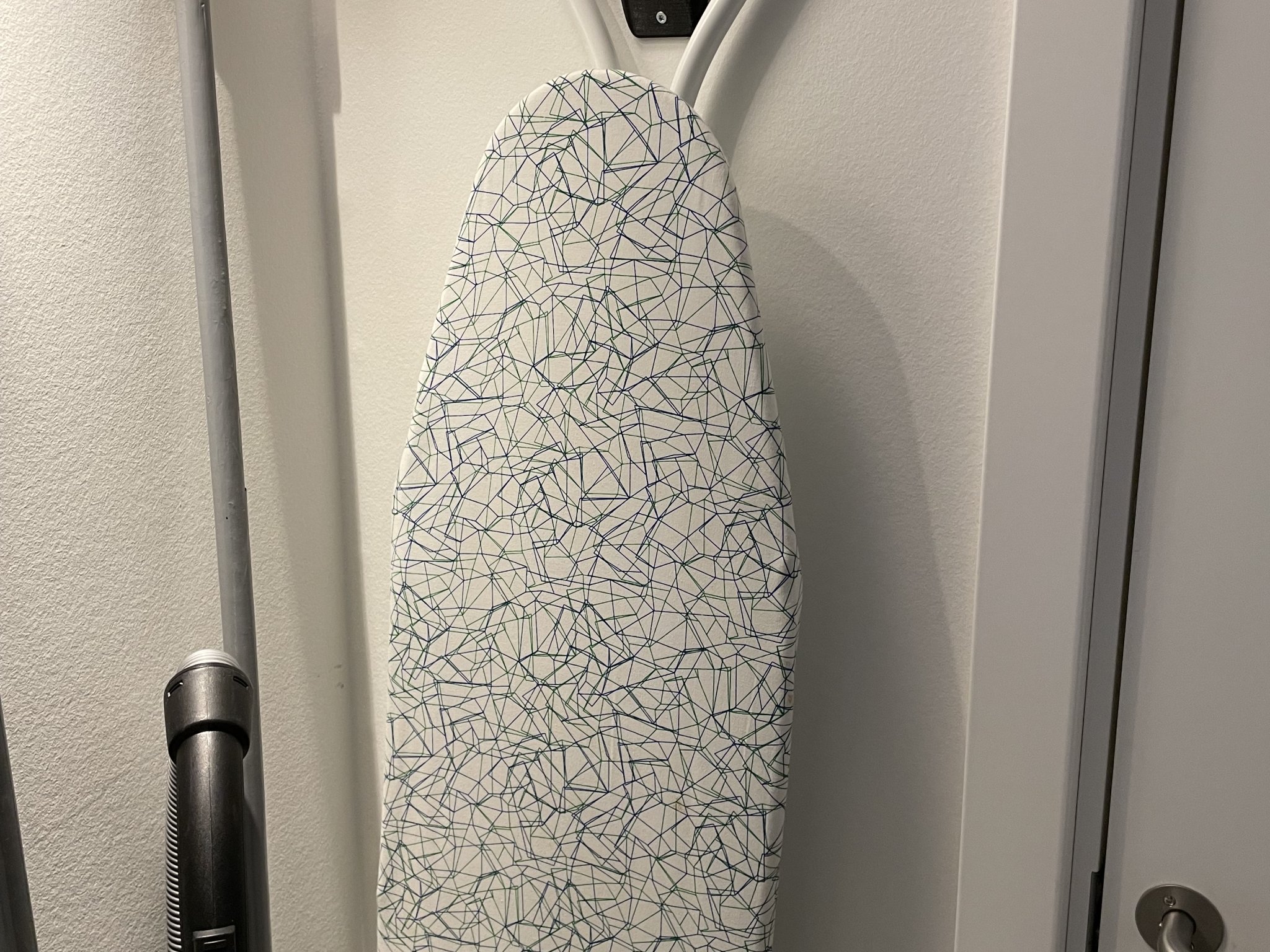 Giá treo tường cho bàn ủi IKEA Ruter