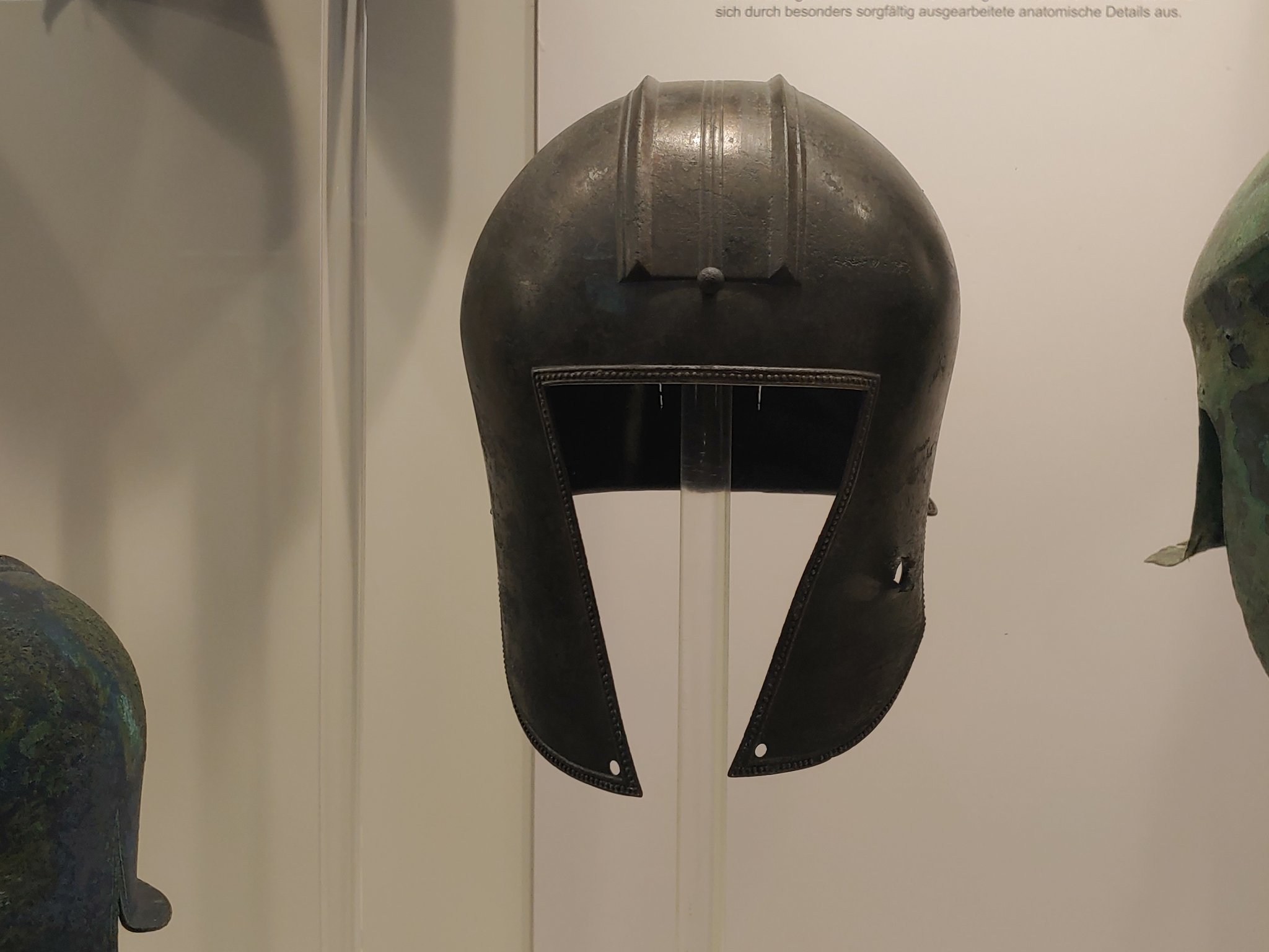 Mũ bảo hiểm La Mã từ bảo tàng Olympia, Hy Lạp