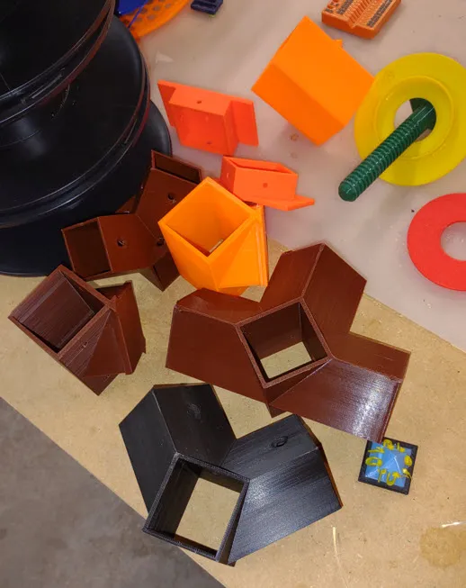 Giá đỡ và giá treo cuộn filament cho Hypercube Evolution