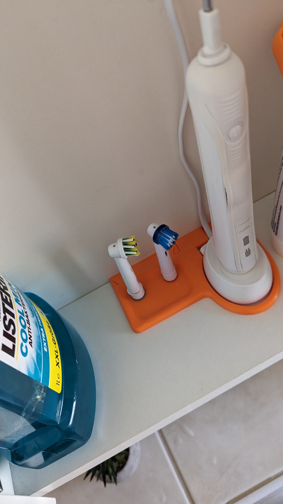 Giá đỡ bàn chải đánh răng Oral-B có đế cố định