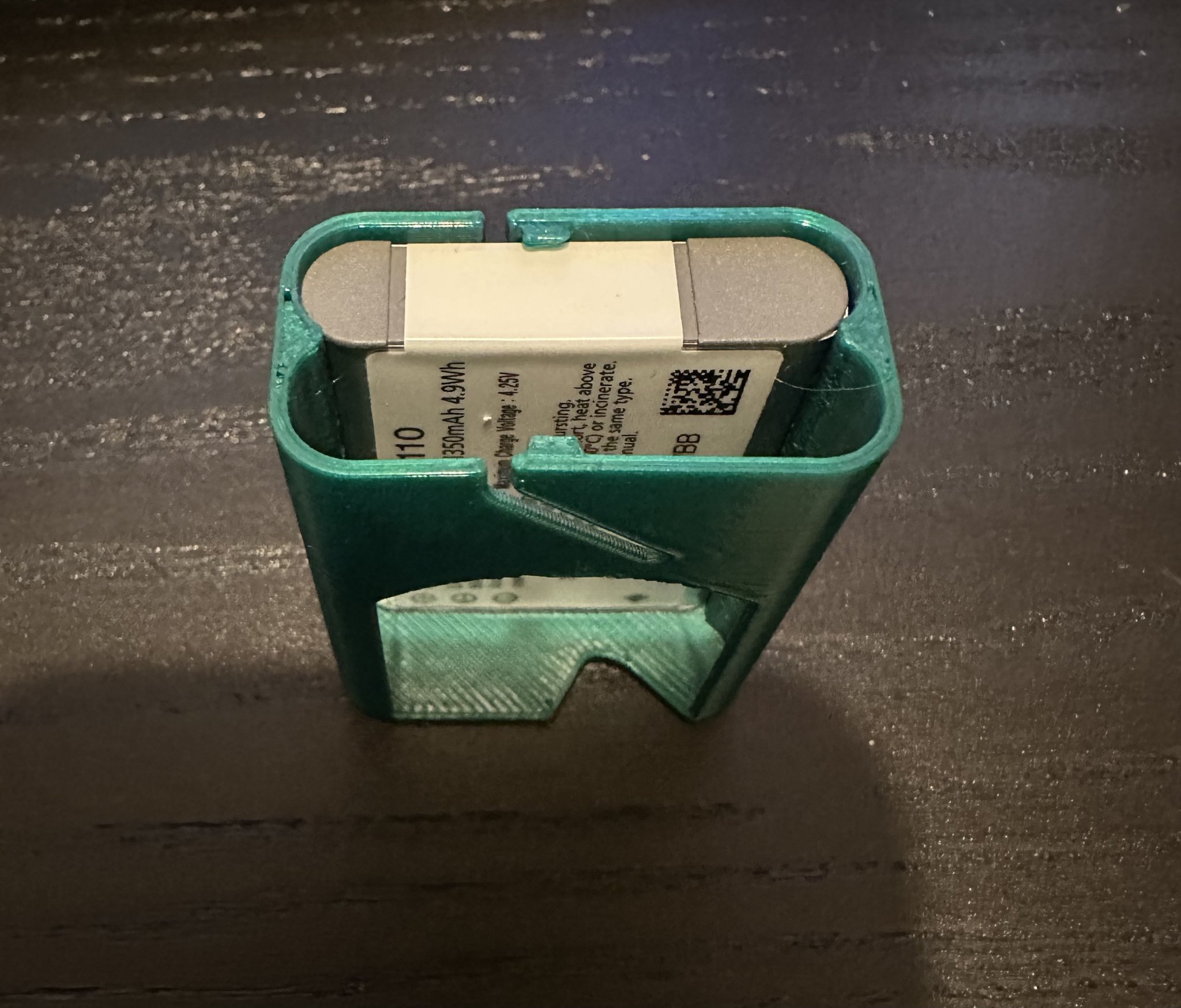 Giá đỡ pin cho Ricoh GR III / GR IIIx với thiết kế an toàn