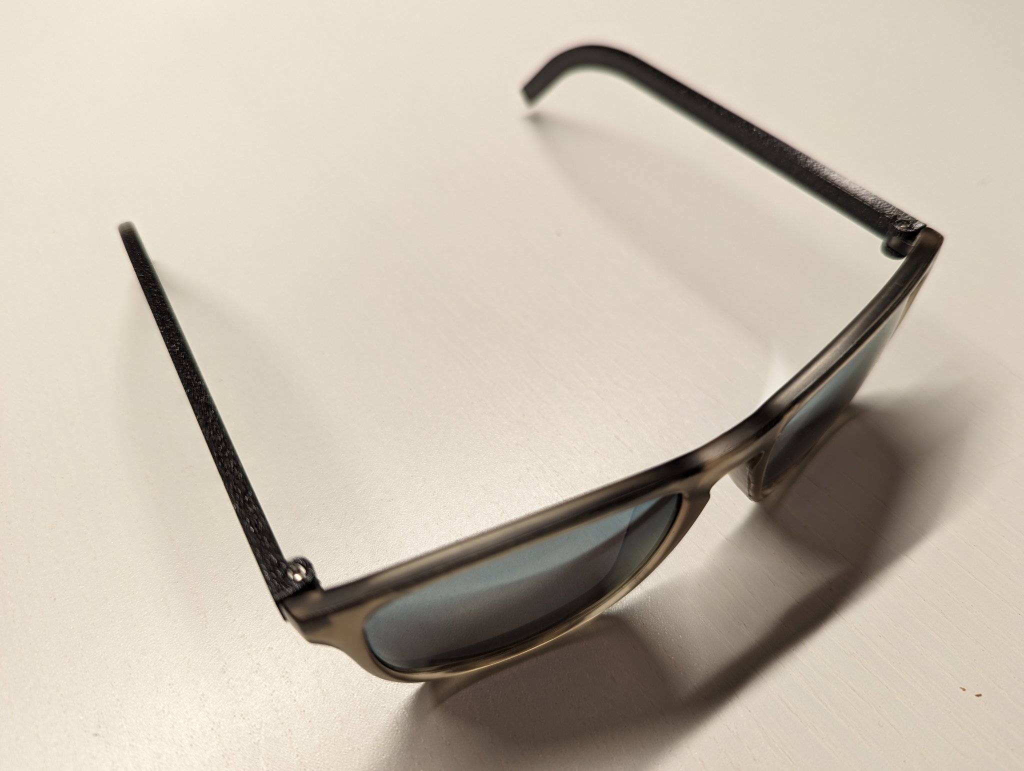 Gọng kính thay thế cho kính râm trẻ em