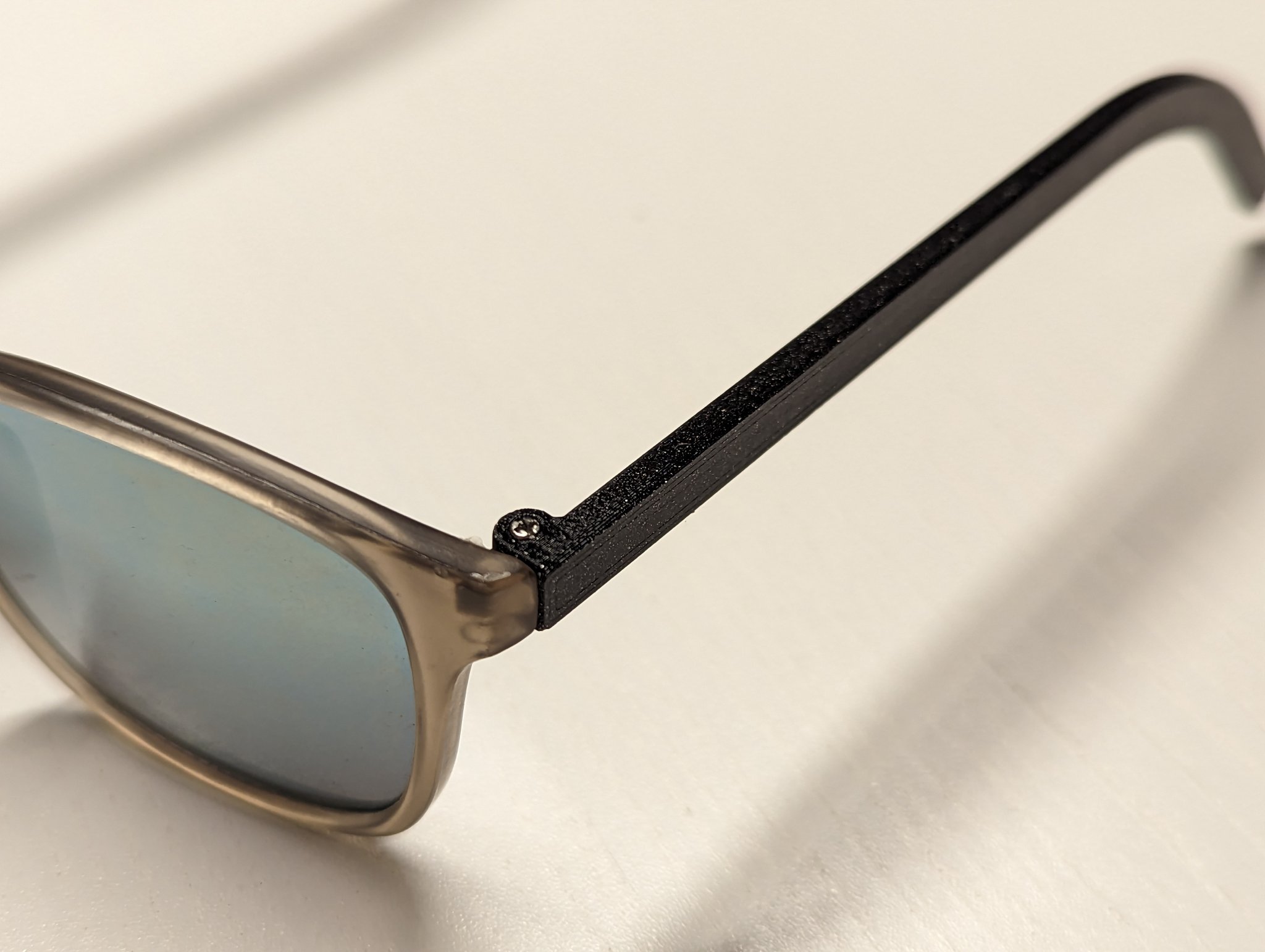 Gọng kính thay thế cho kính râm trẻ em