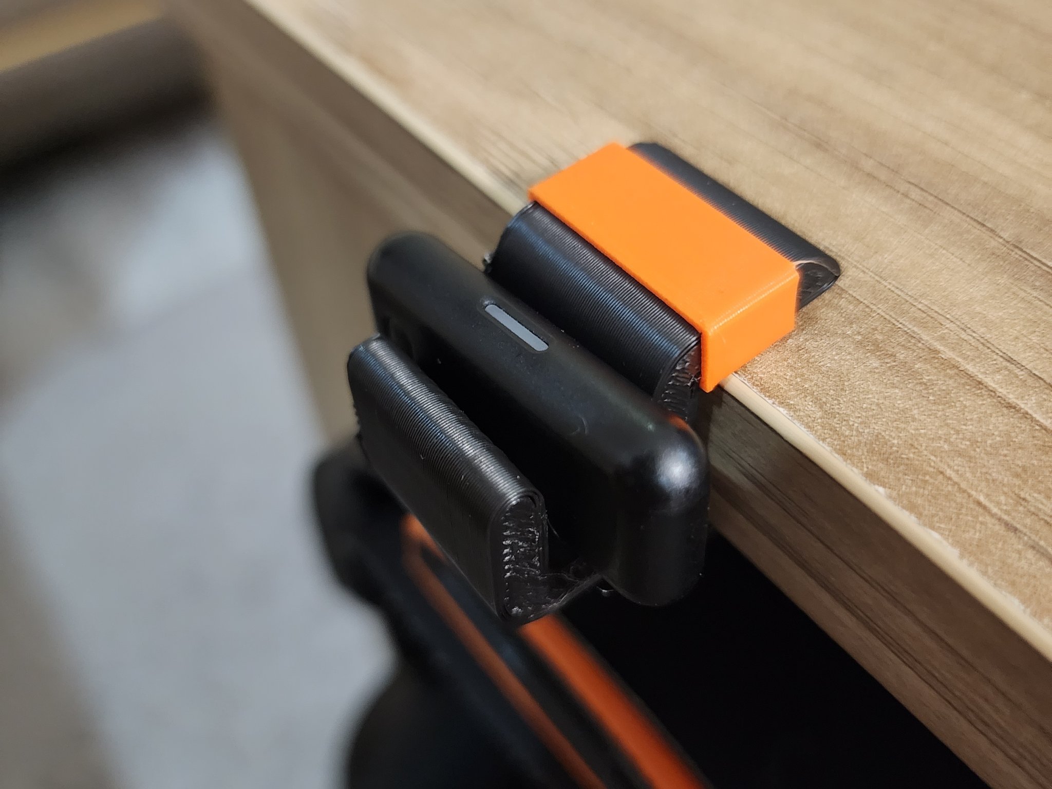 Giá treo tai nghe sáng tạo cho bàn làm việc