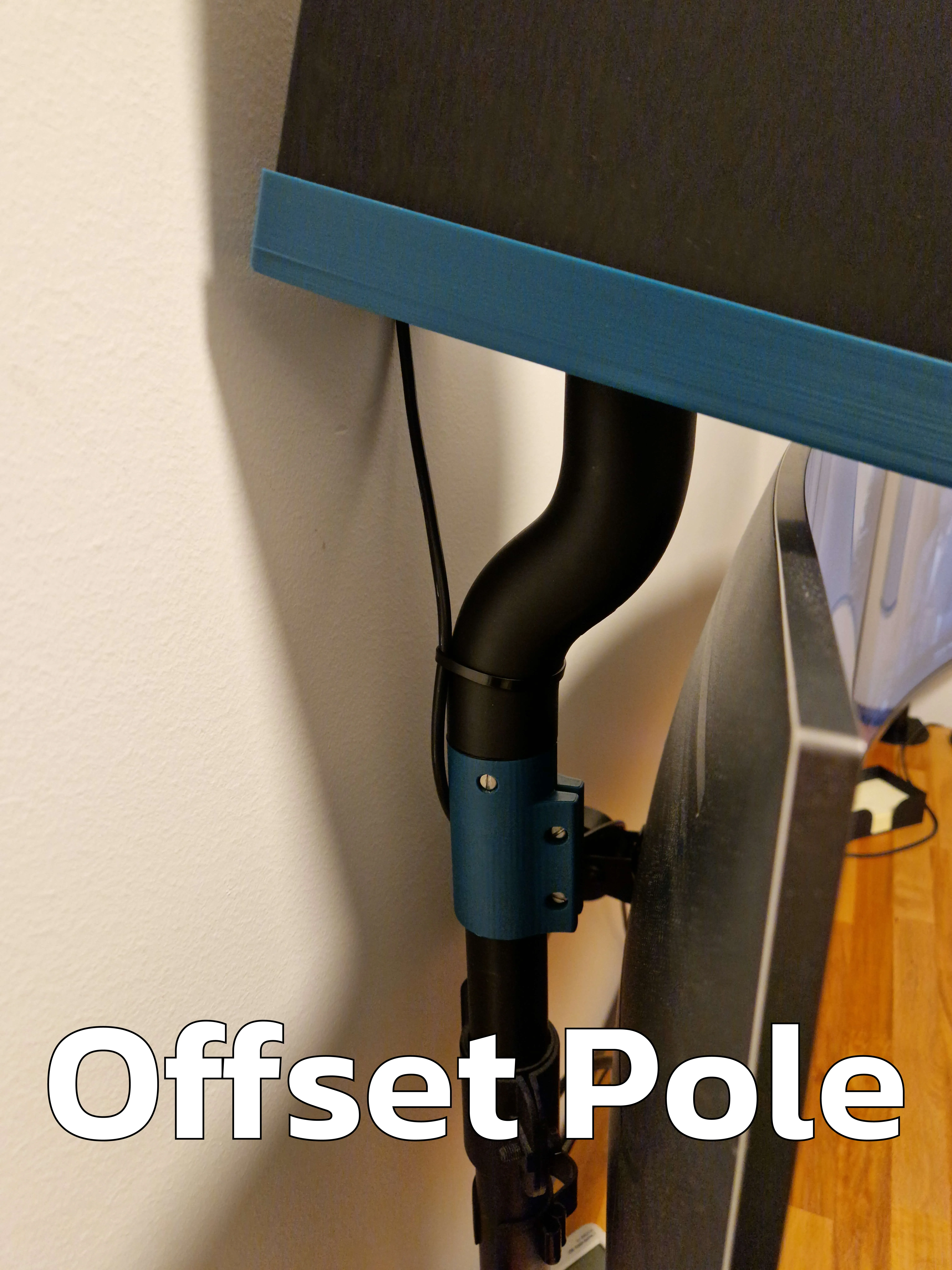 Giá đỡ loa trên màn hình với góc nghiêng 15 độ