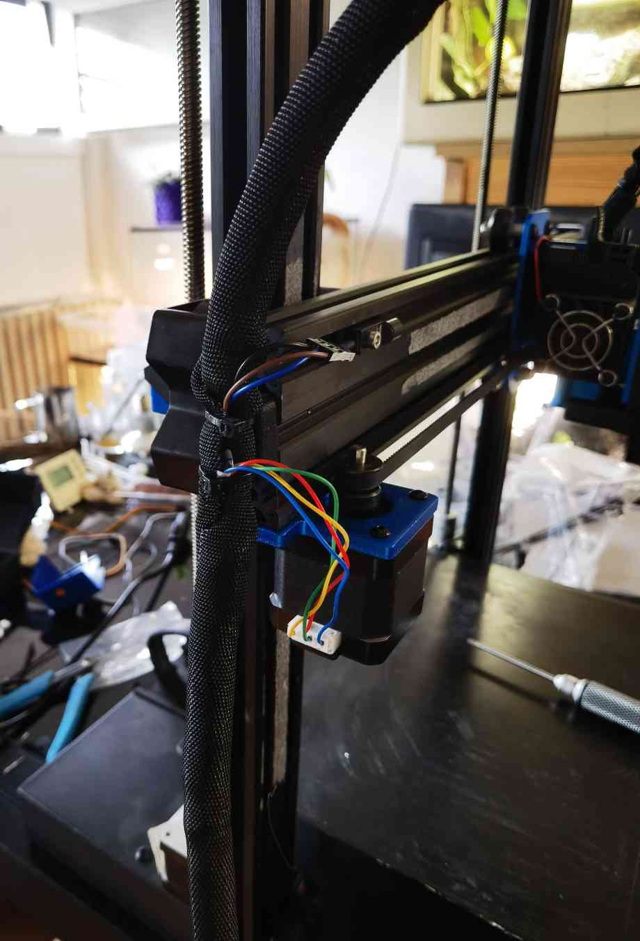 Giá đỡ dây điện cho đầu đùn nhôm năm 2020