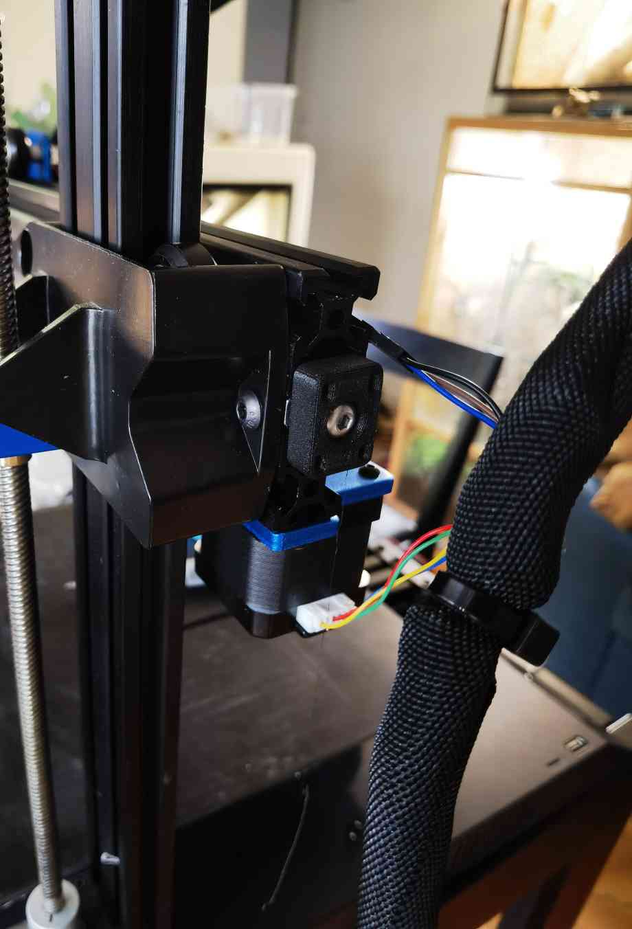 Giá đỡ dây điện cho đầu đùn nhôm năm 2020