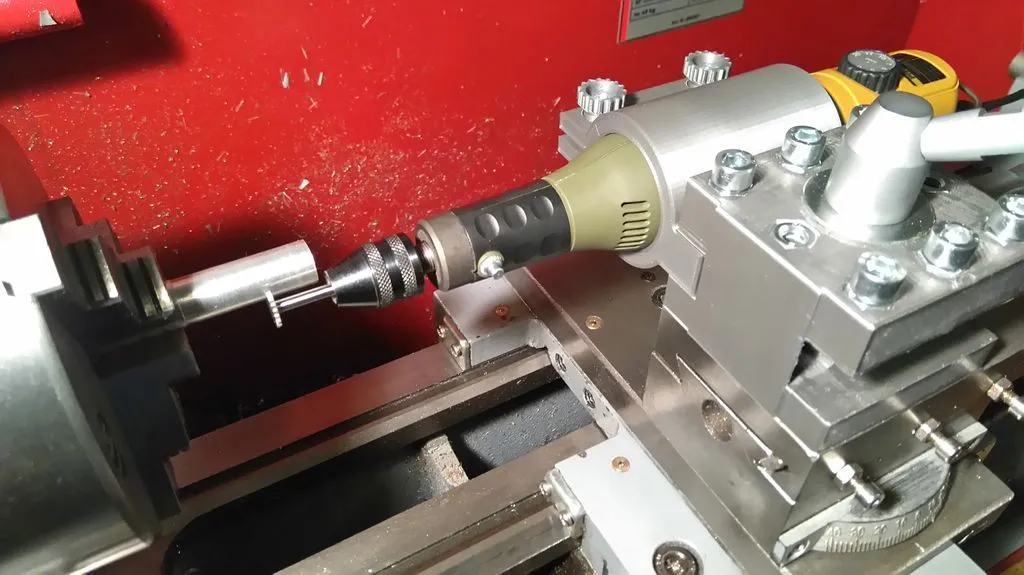 Cải tiến giá đỡ cho máy tiện nhỏ Proxxon Micromot