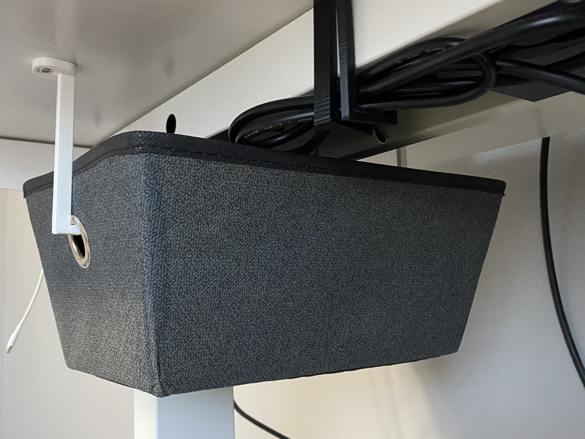 Giá đỡ tổ chức bàn làm việc đơn giản dưới bàn