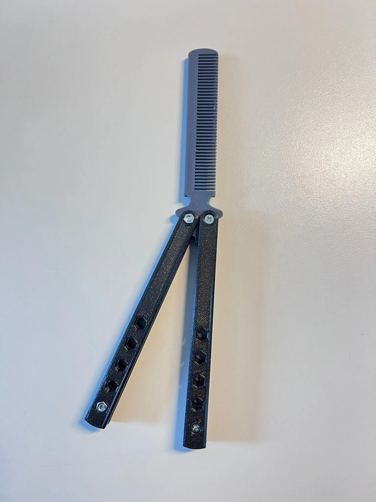 Lược chải Balisong phong cách dao butterfly
