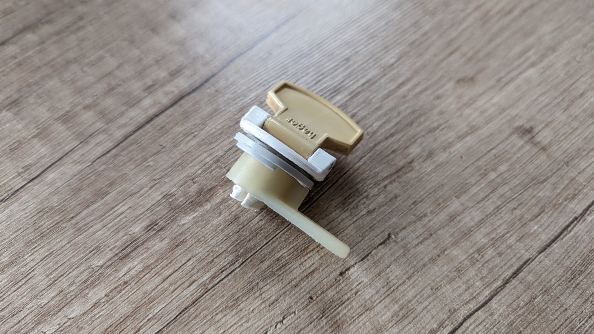 Cơ chế khóa thay thế cho hộp cầu chì Hager