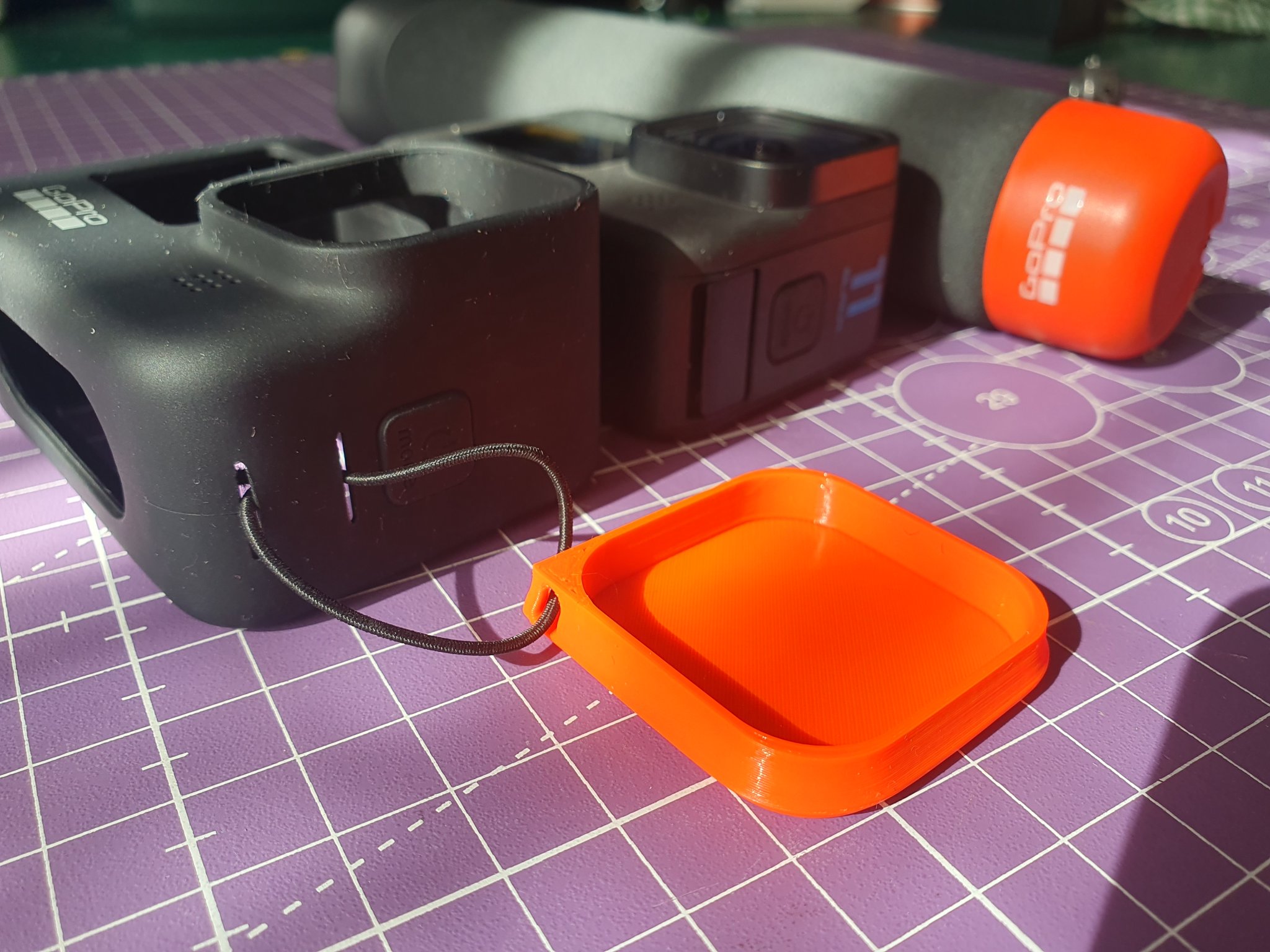 Nắp ống kính GoPro 11/10/9 có lỗ treo dây