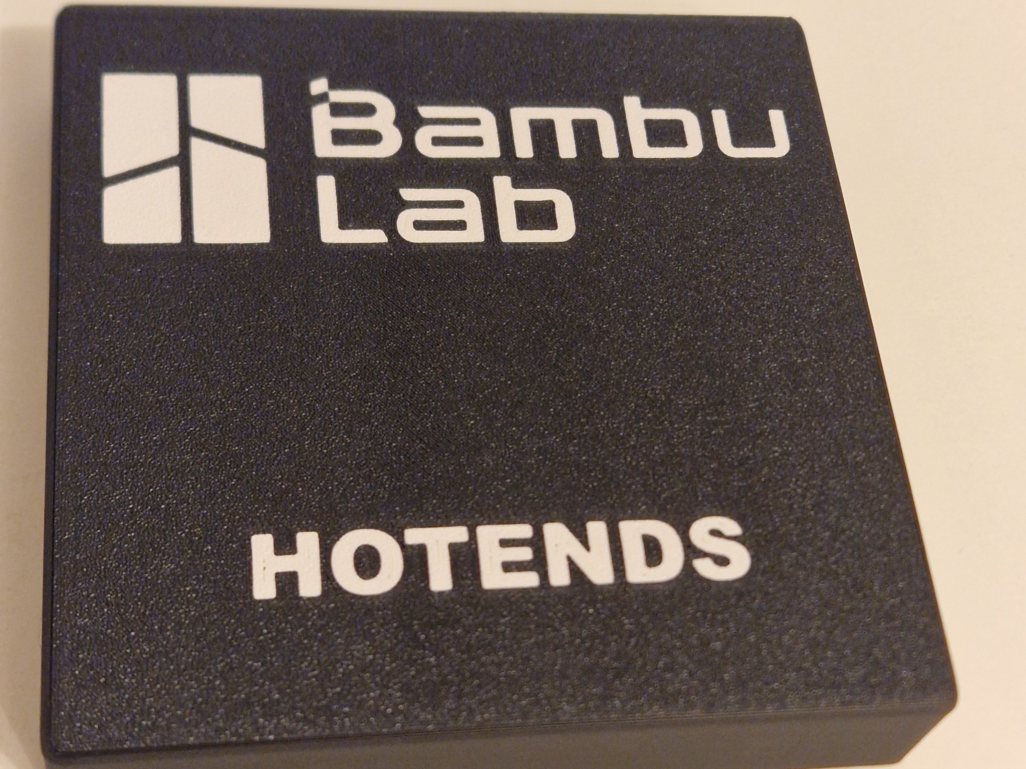 Hộp lưu trữ hotend Bambu với các khay khác nhau