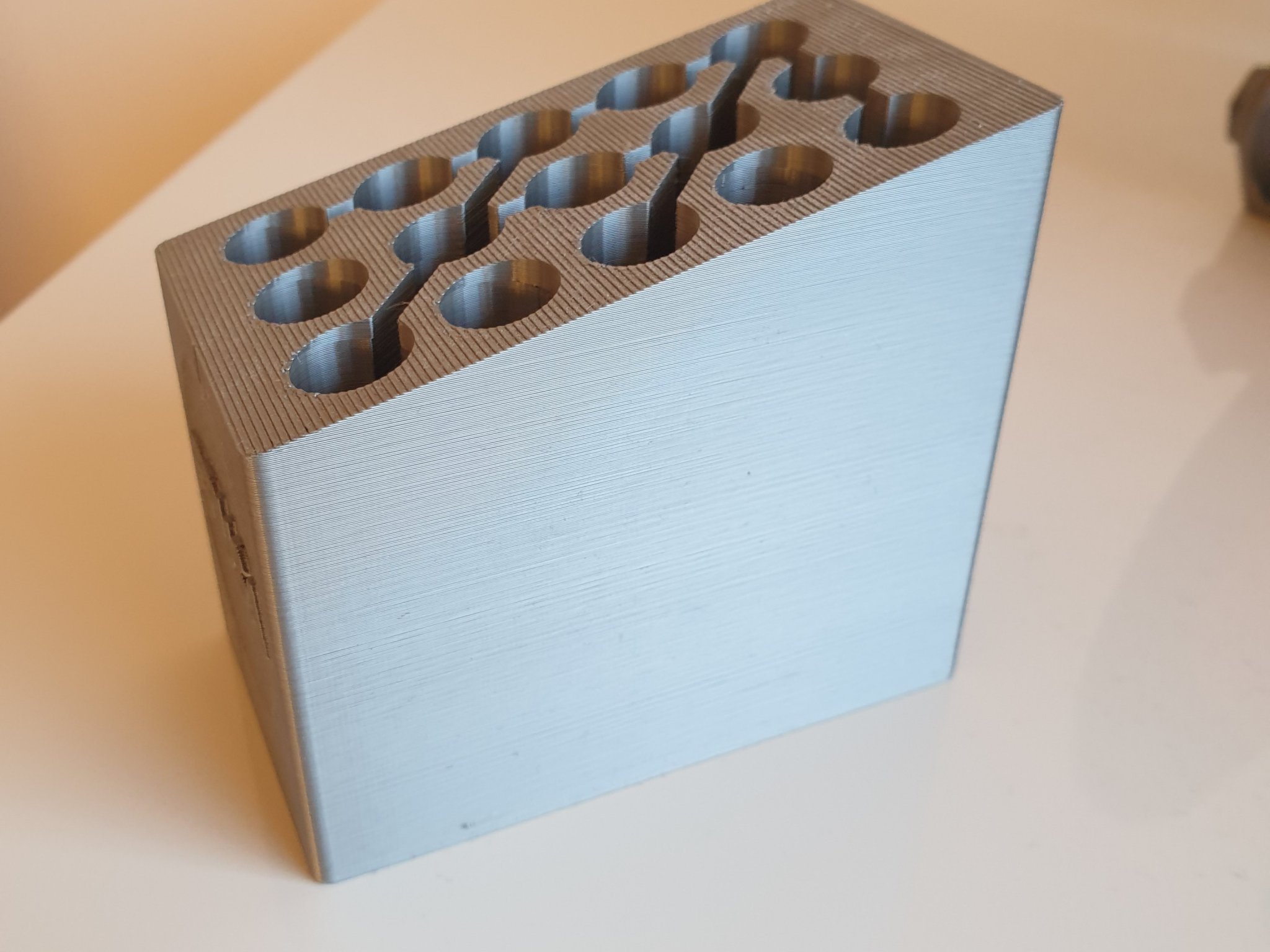 Giá đỡ bút nhỏ gọn với logo PRUSA