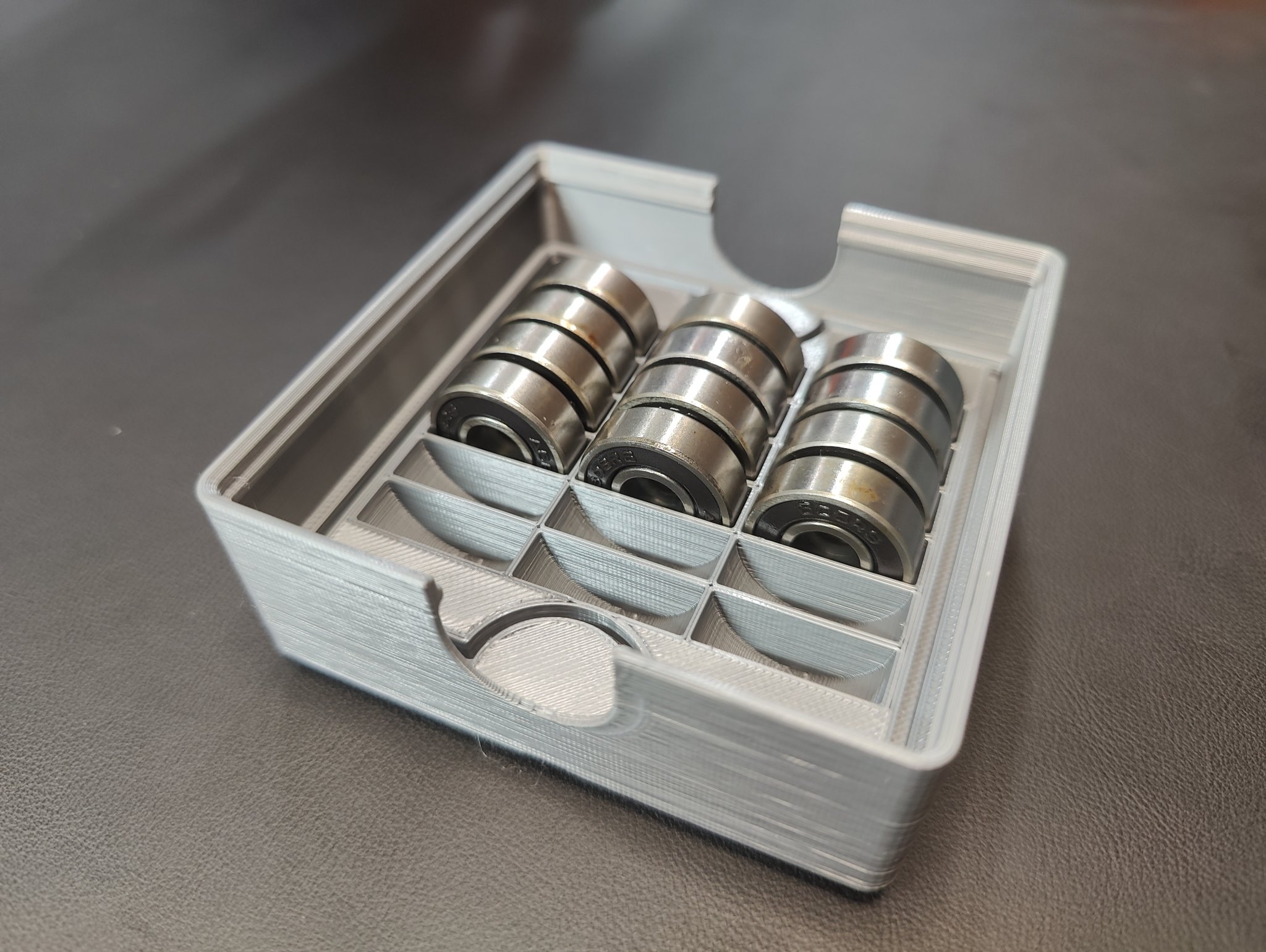 Giá đỡ bi 608 với nắp che bụi Gridfinity