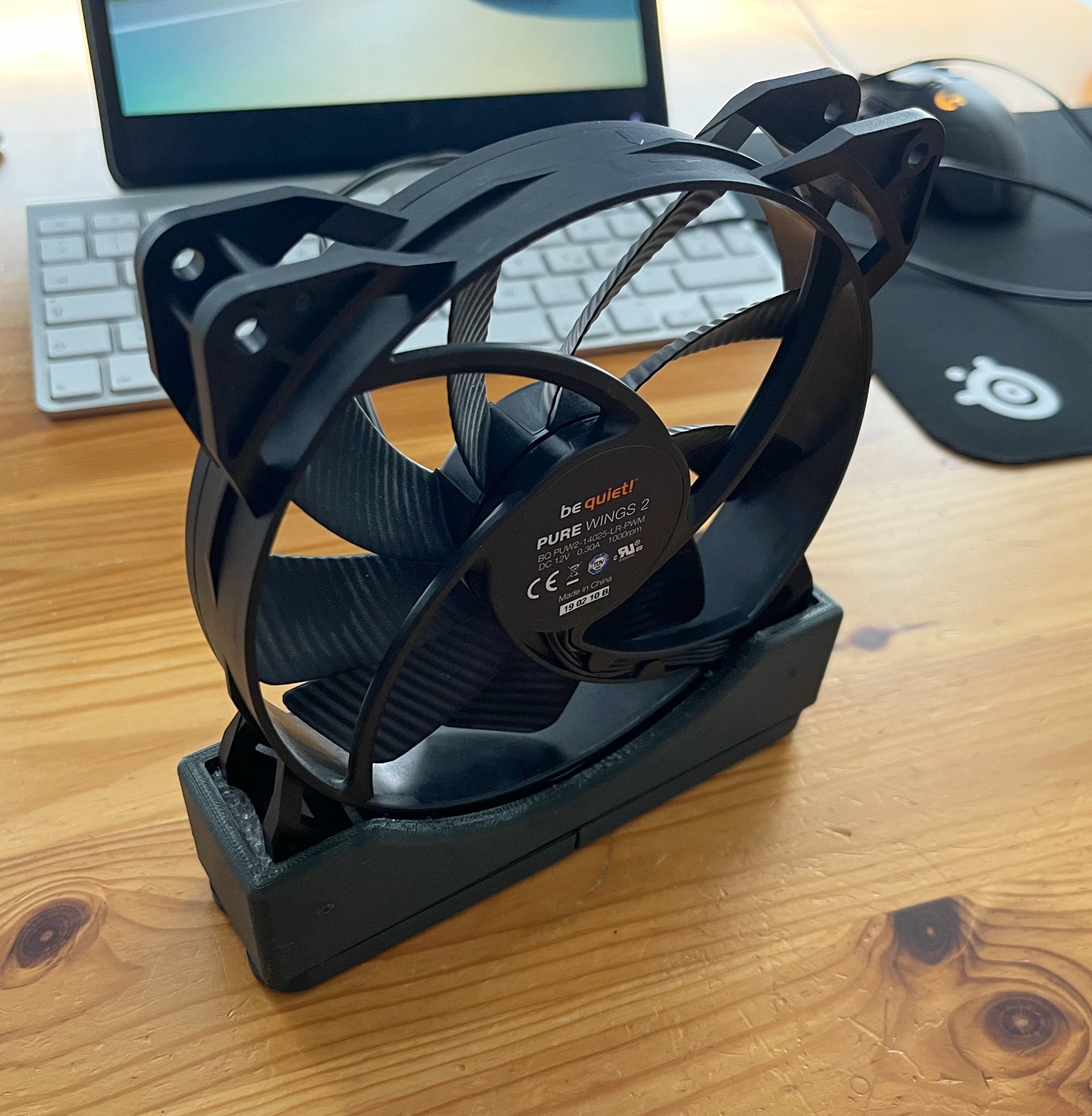 Giá đỡ quạt máy 140mm với chân gập gọn nhẹ