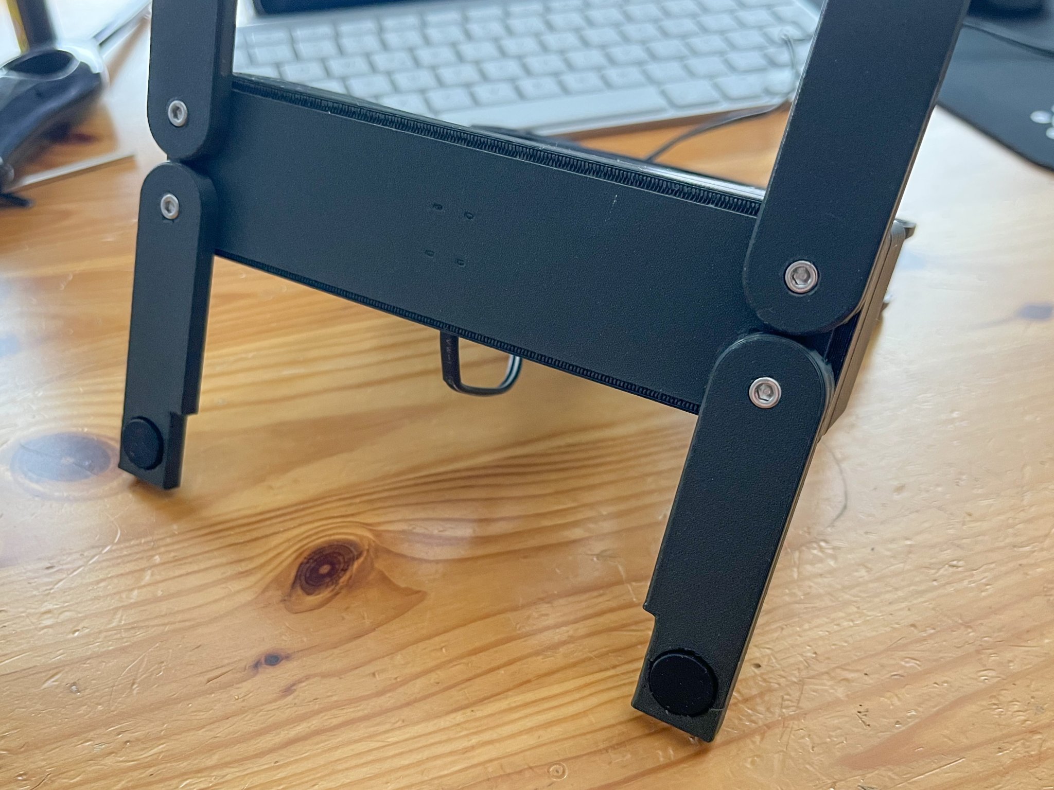 Giá đỡ quạt máy 140mm với chân gập gọn nhẹ