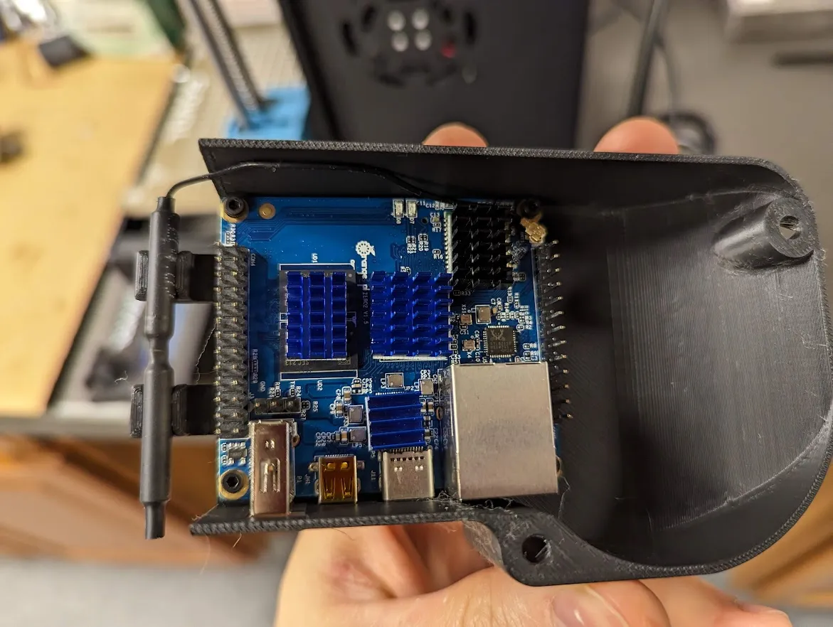 Giá đỡ Orange Pi Zero 2 gắn trên quạt PSU để làm mát chủ động