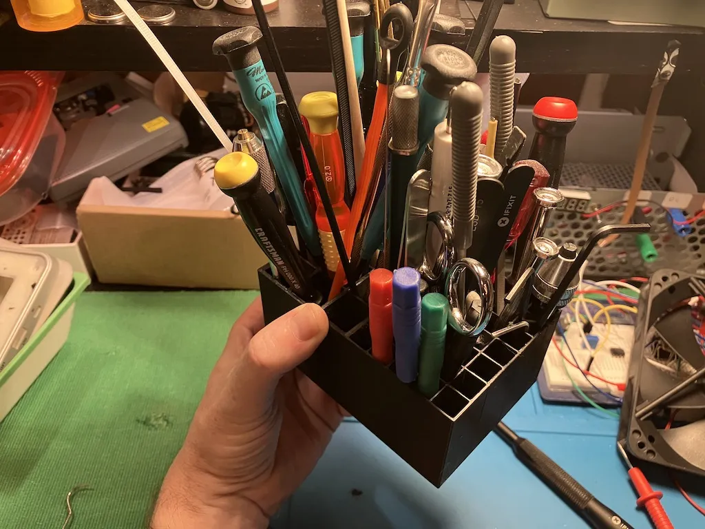 Giá đỡ bút và công cụ nhỏ tùy chỉnh cho bàn làm việc