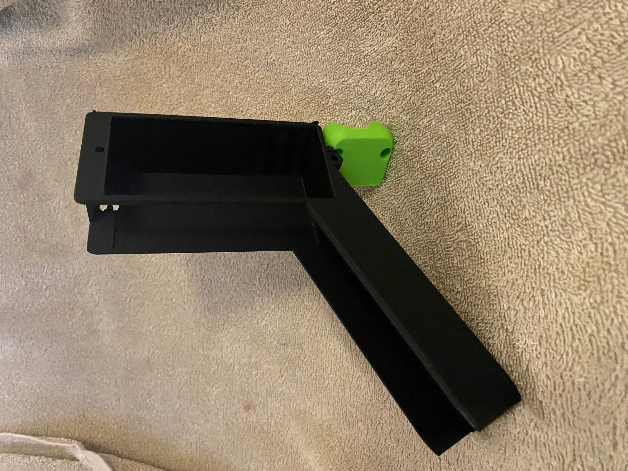 Thùng chứa và ống xả phân với bán kính chặt hoàn hảo