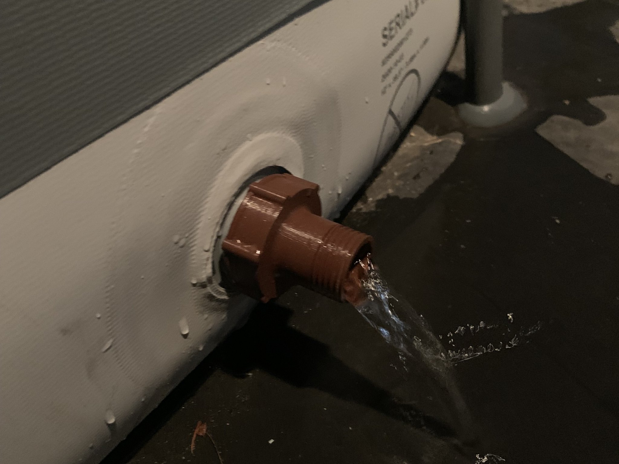 Bộ chuyển đổi nắp thoát nước bể bơi sang ống nước vườn