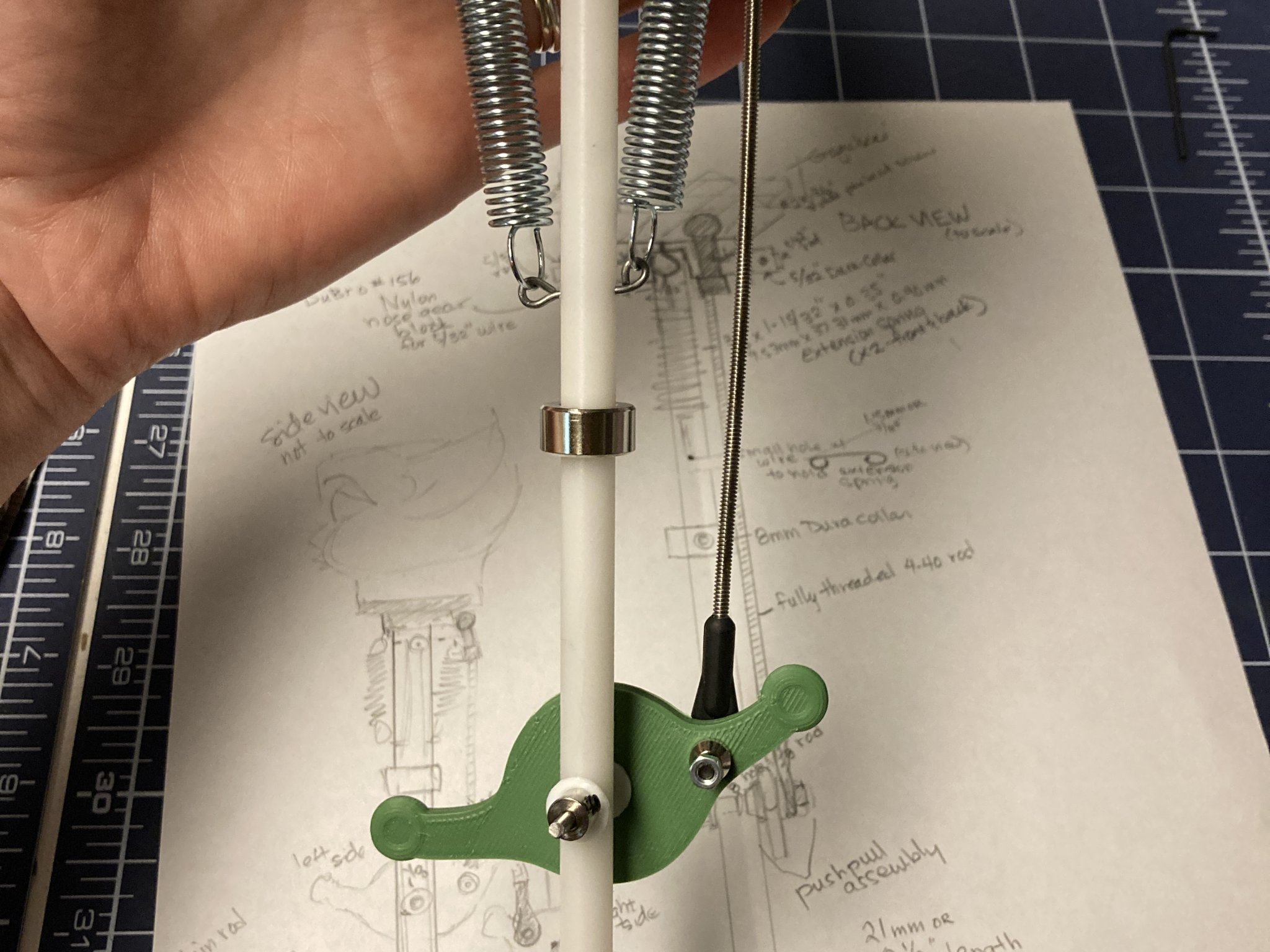 Mô hình rối cơ khí Grogu điều khiển bằng đầu