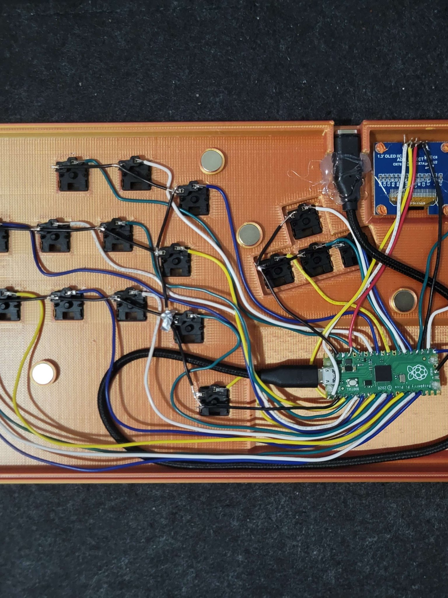 Fightstick Slimbox 2040 không cần cần điều khiển, thiết kế thấp