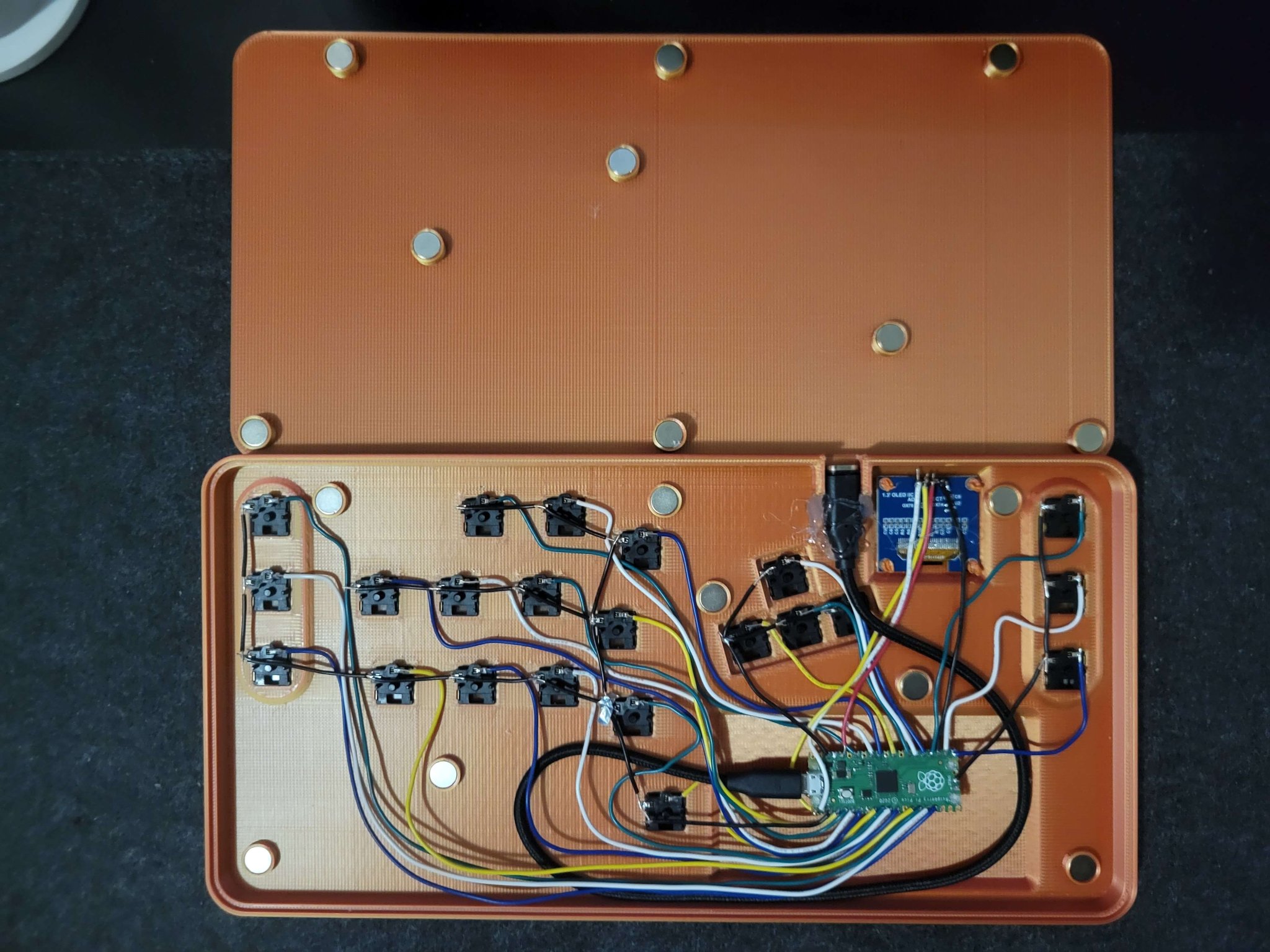 Fightstick Slimbox 2040 không cần cần điều khiển, thiết kế thấp