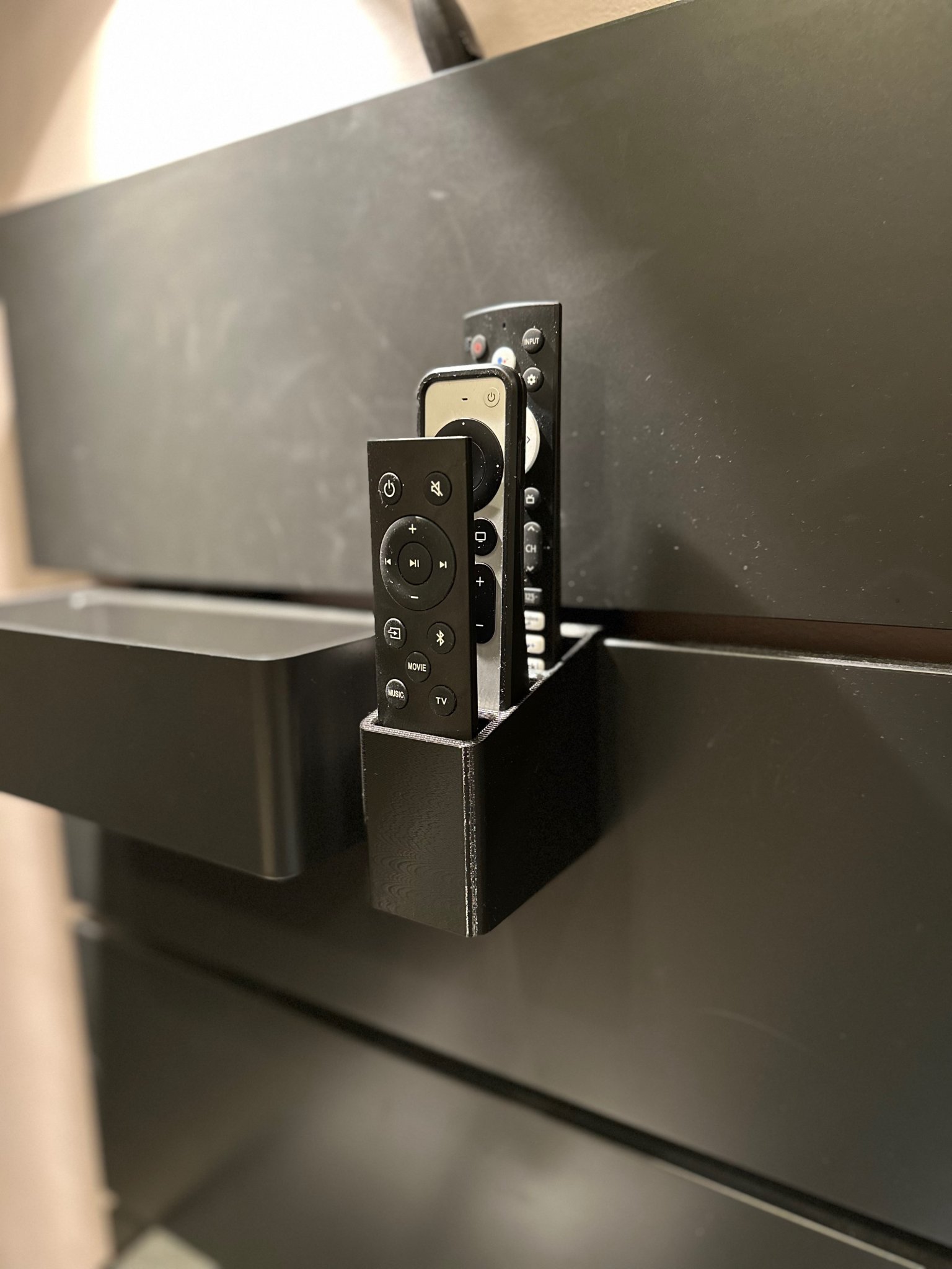 Giá đỡ điều khiển từ xa cho đầu giường Ikea Nordli