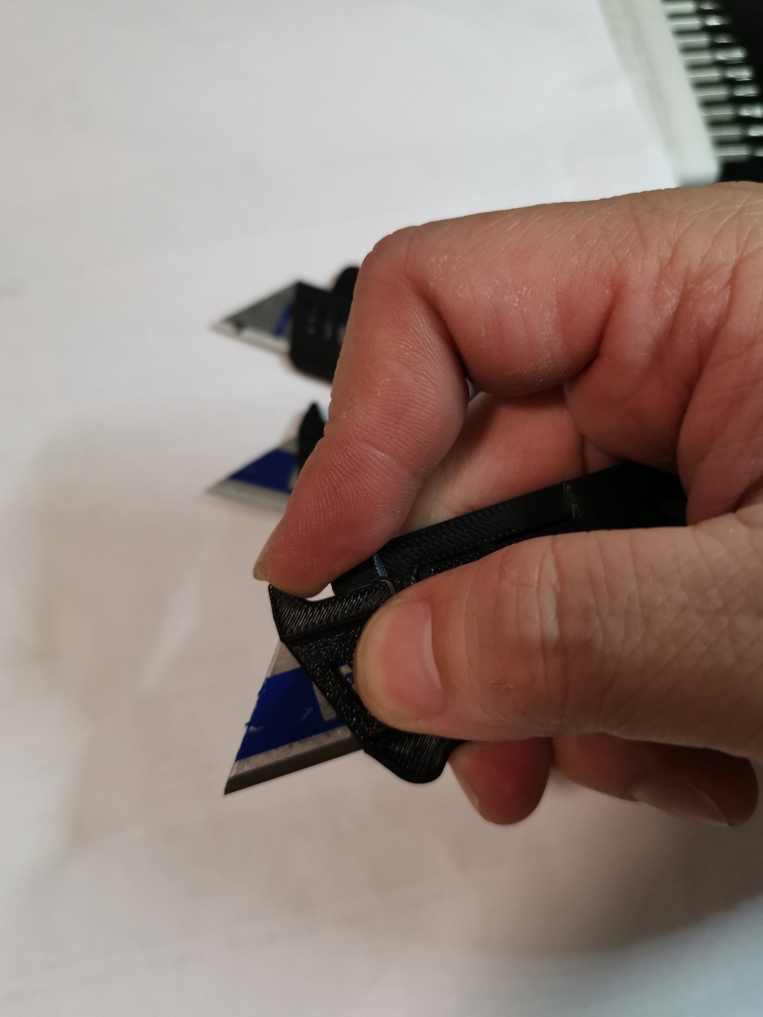 Dao đa năng treo chìa khóa với tay cầm và lỗ nam châm