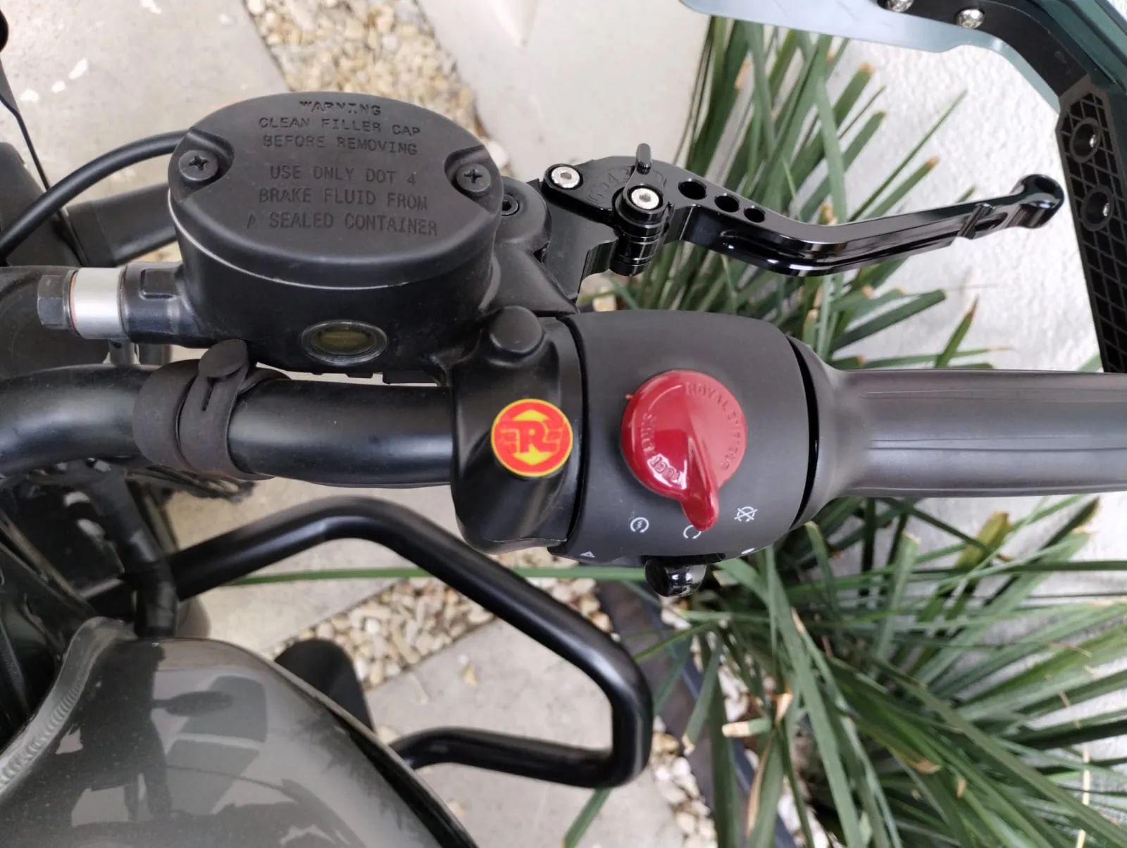 Nắp thay thế gương xe máy có logo Royal Enfield