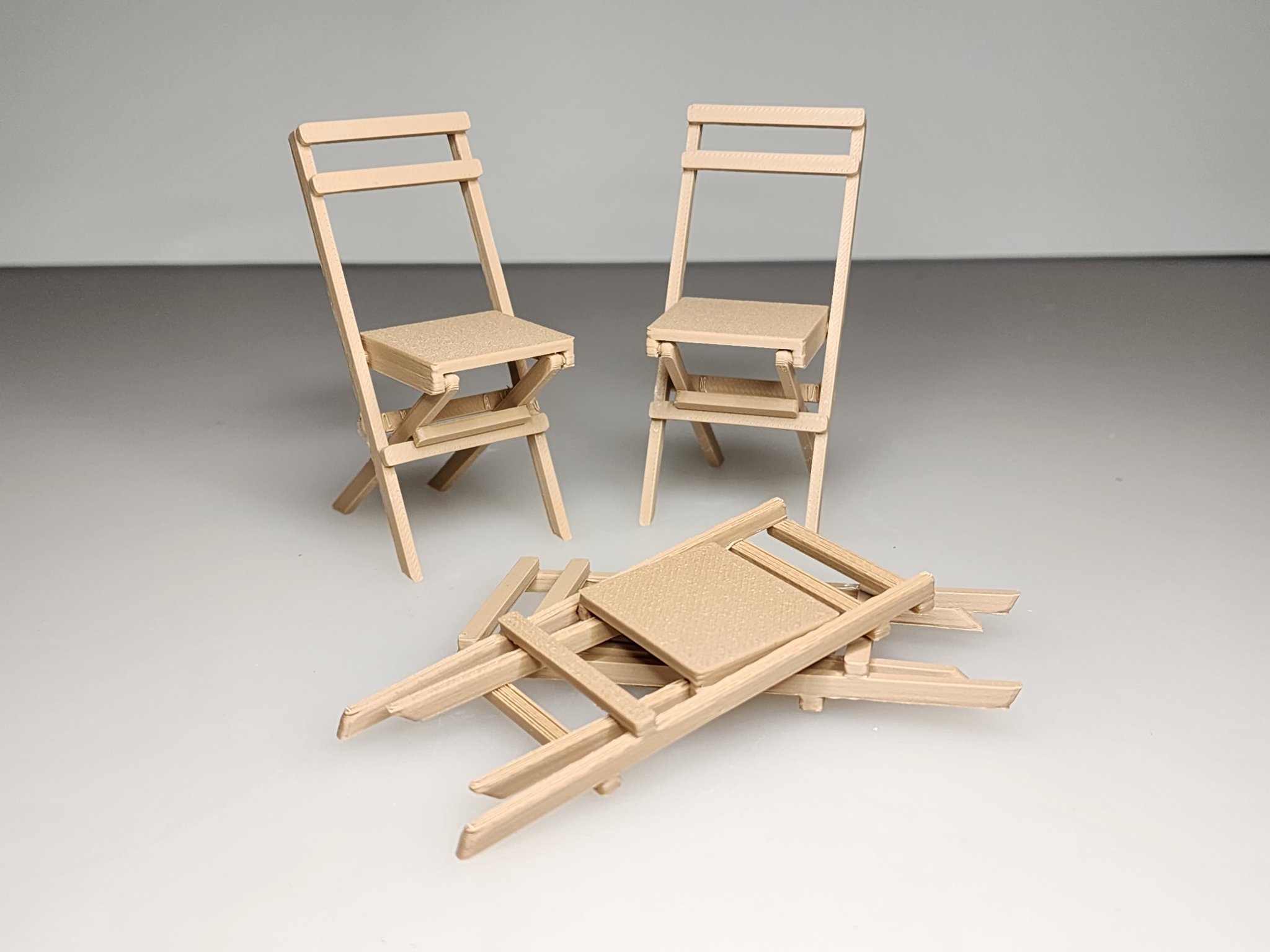 Bàn ăn gập lá với ghế xếp có ngăn chứa