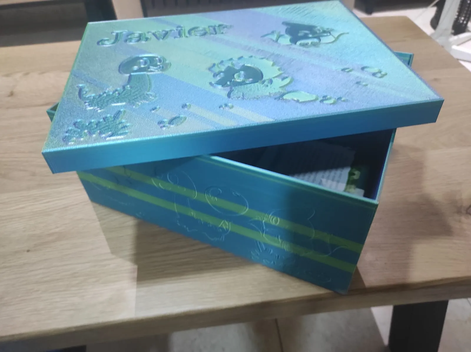 Hộp đồ chơi khủng long cho trẻ em