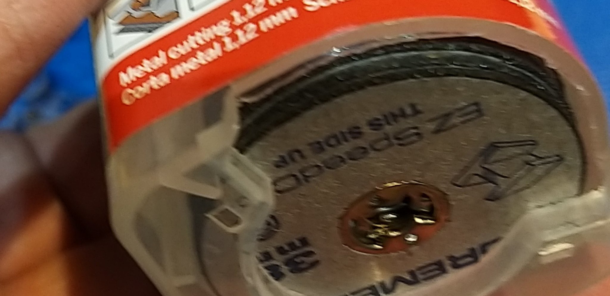 Bộ phân phối đĩa cắt Dremel SpeedClic Gridfinity có lò xo