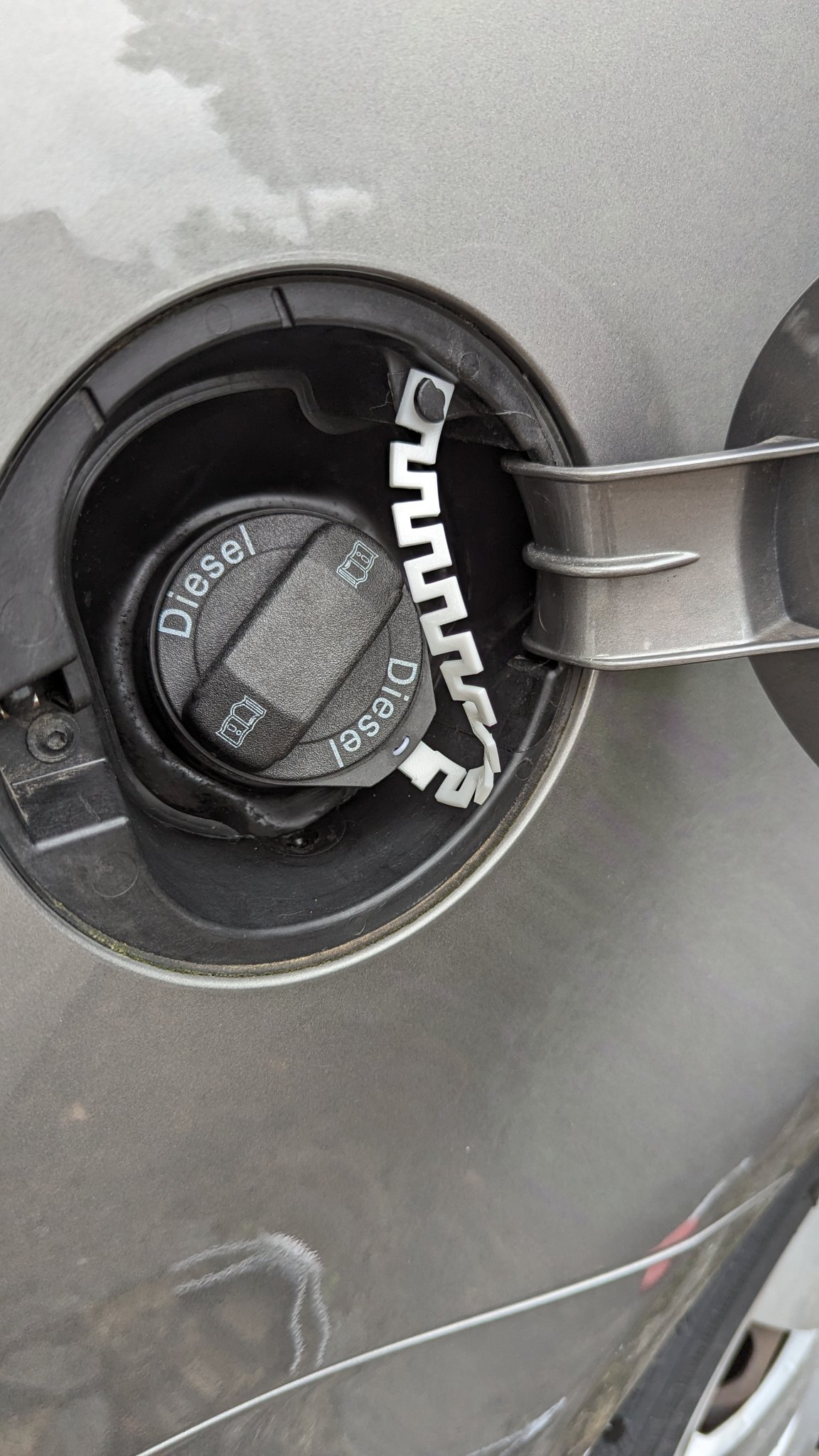 Dây đai giữ nắp bình xăng cho xe VW