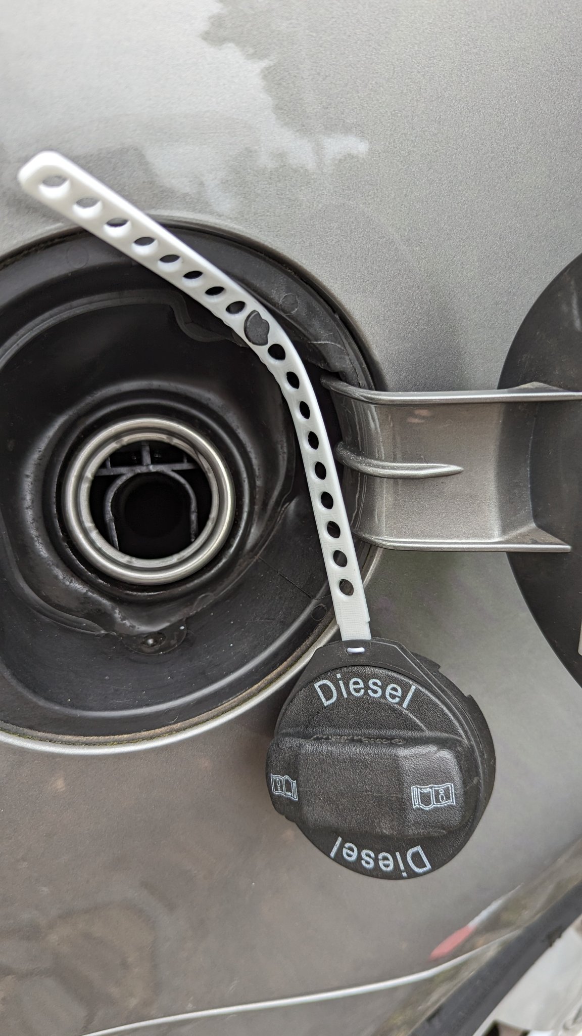 Dây đai giữ nắp bình xăng cho xe VW