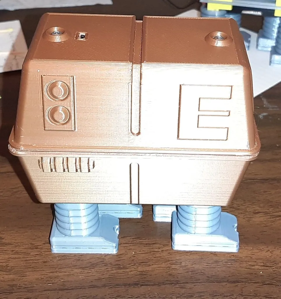 Mô hình đồ chơi Gonk Droid bốn chân trong Star Wars