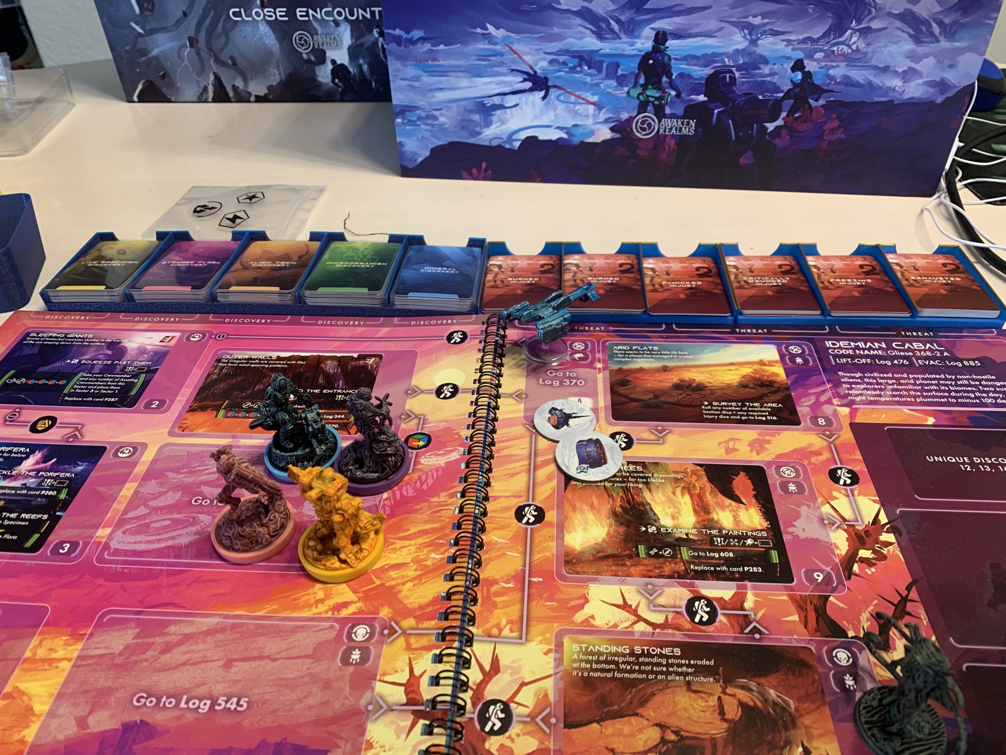 Khay đựng thẻ khám phá và thẻ thương tích trong trò chơi ISS V...