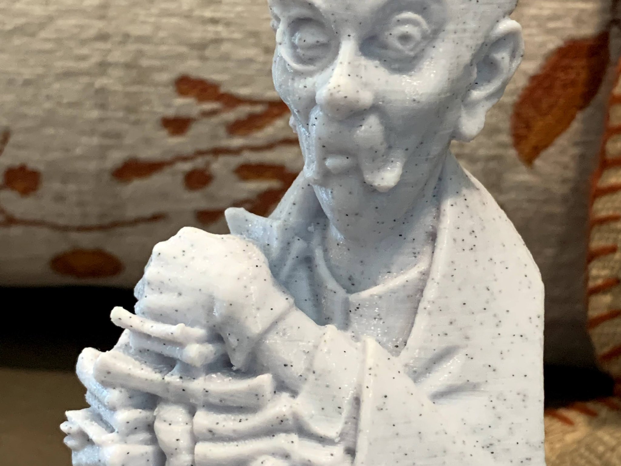 Tượng bán thân Uncle Jacob tại Biệt thự Ma quái Disney