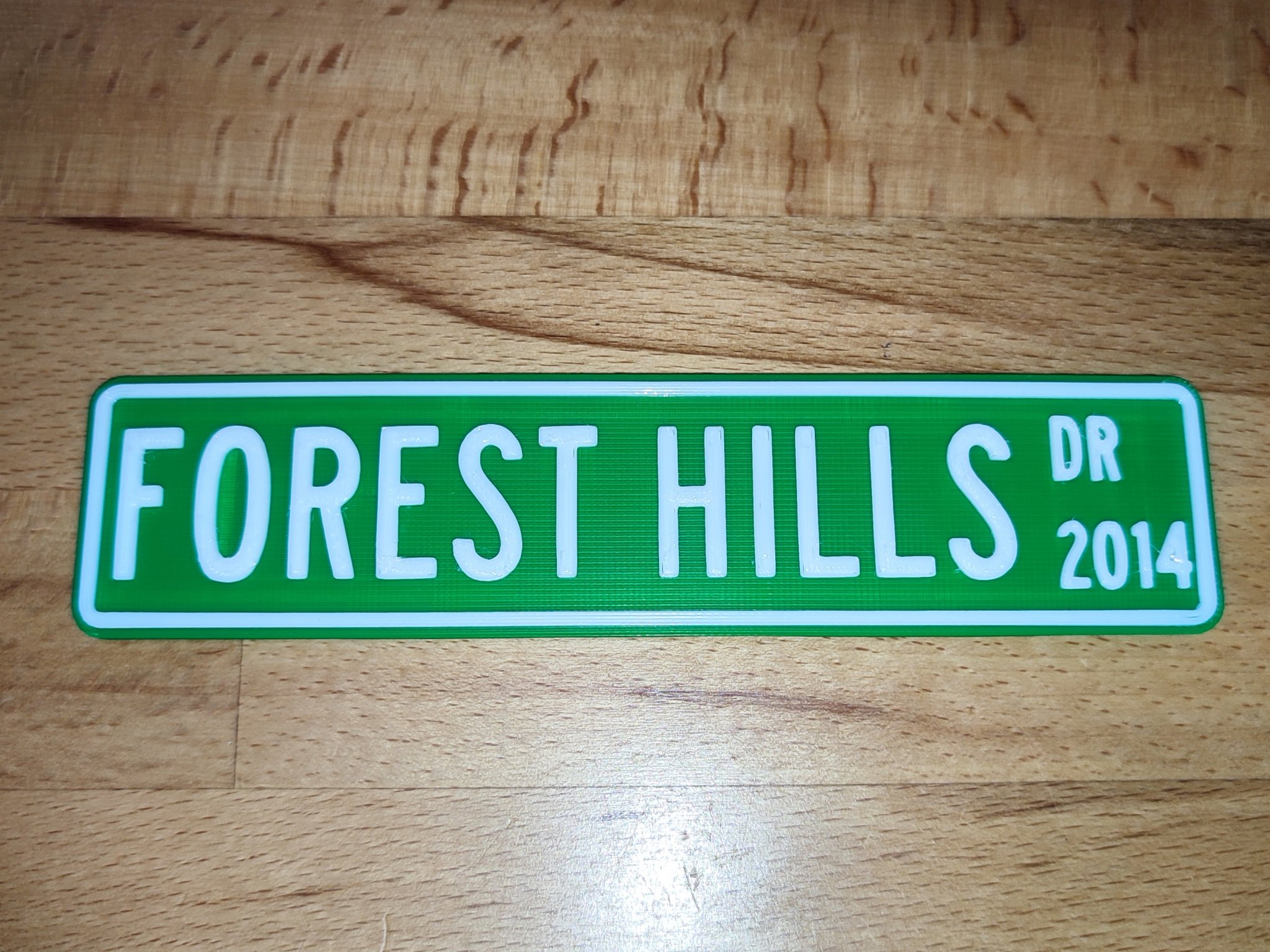 Biển báo đường "2014 Forest Hills Drive" của J. Cole