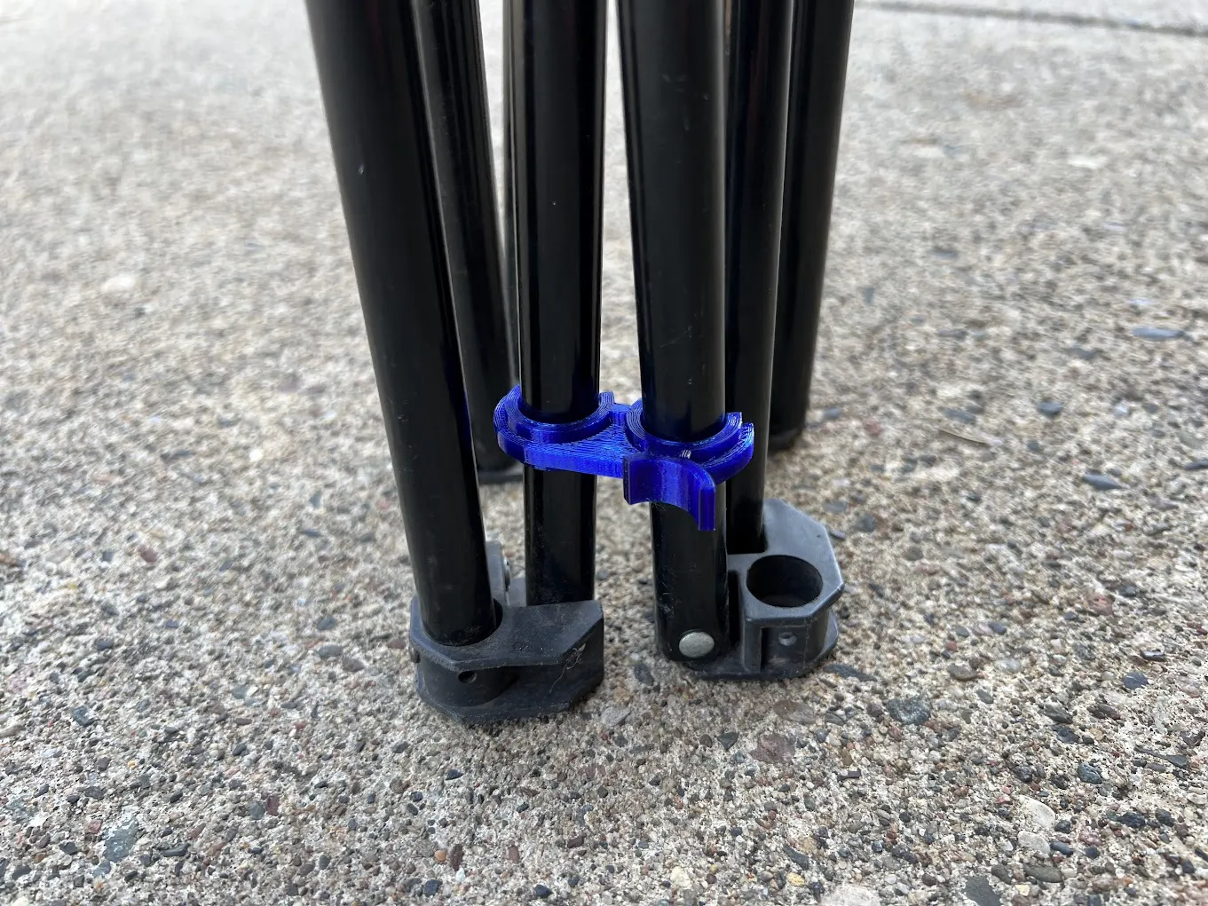 Kẹp giữ ghế xếp cắm trại gọn gàng