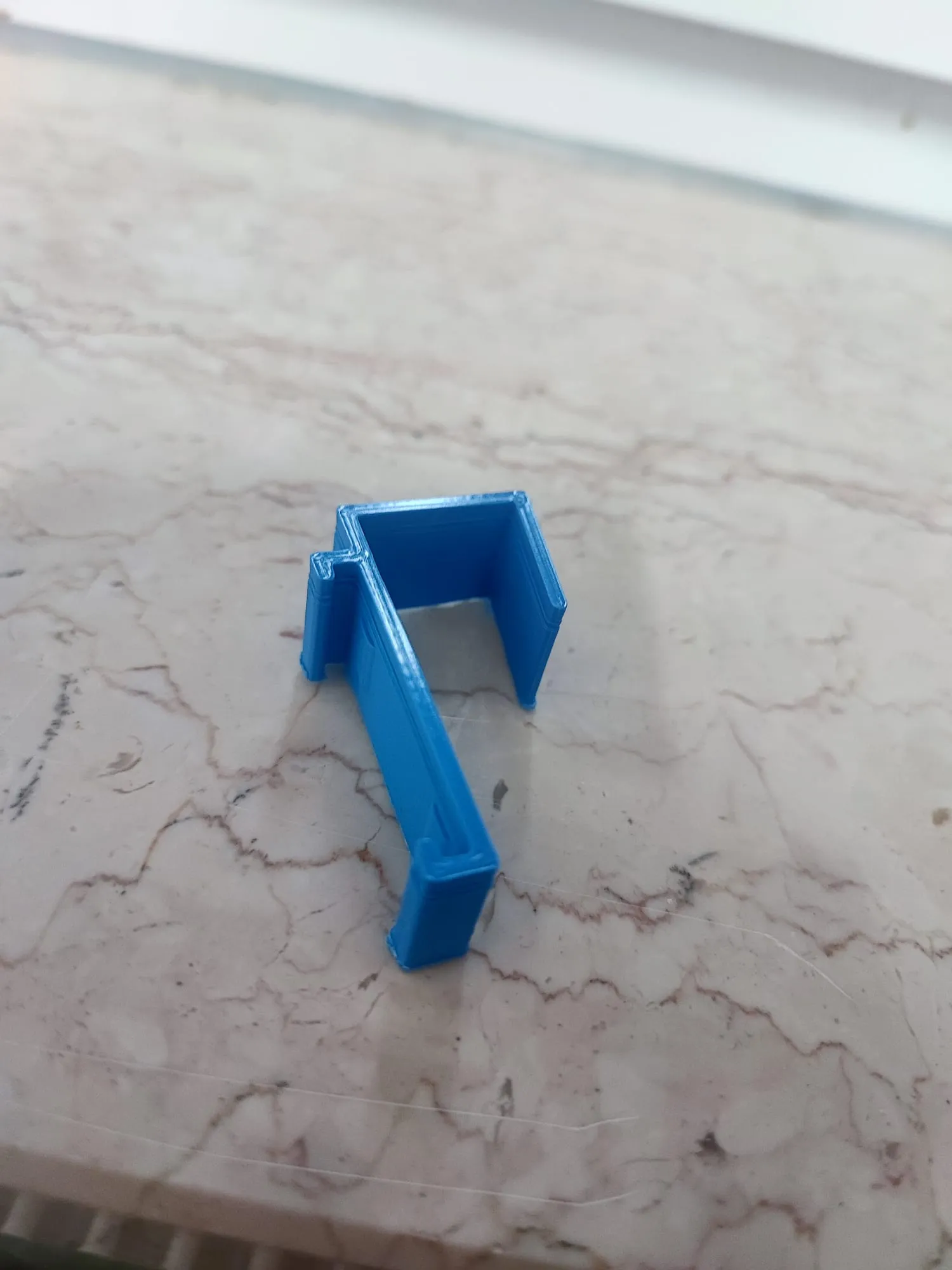 Giá treo rèm cuốn tự chế cho cửa sổ