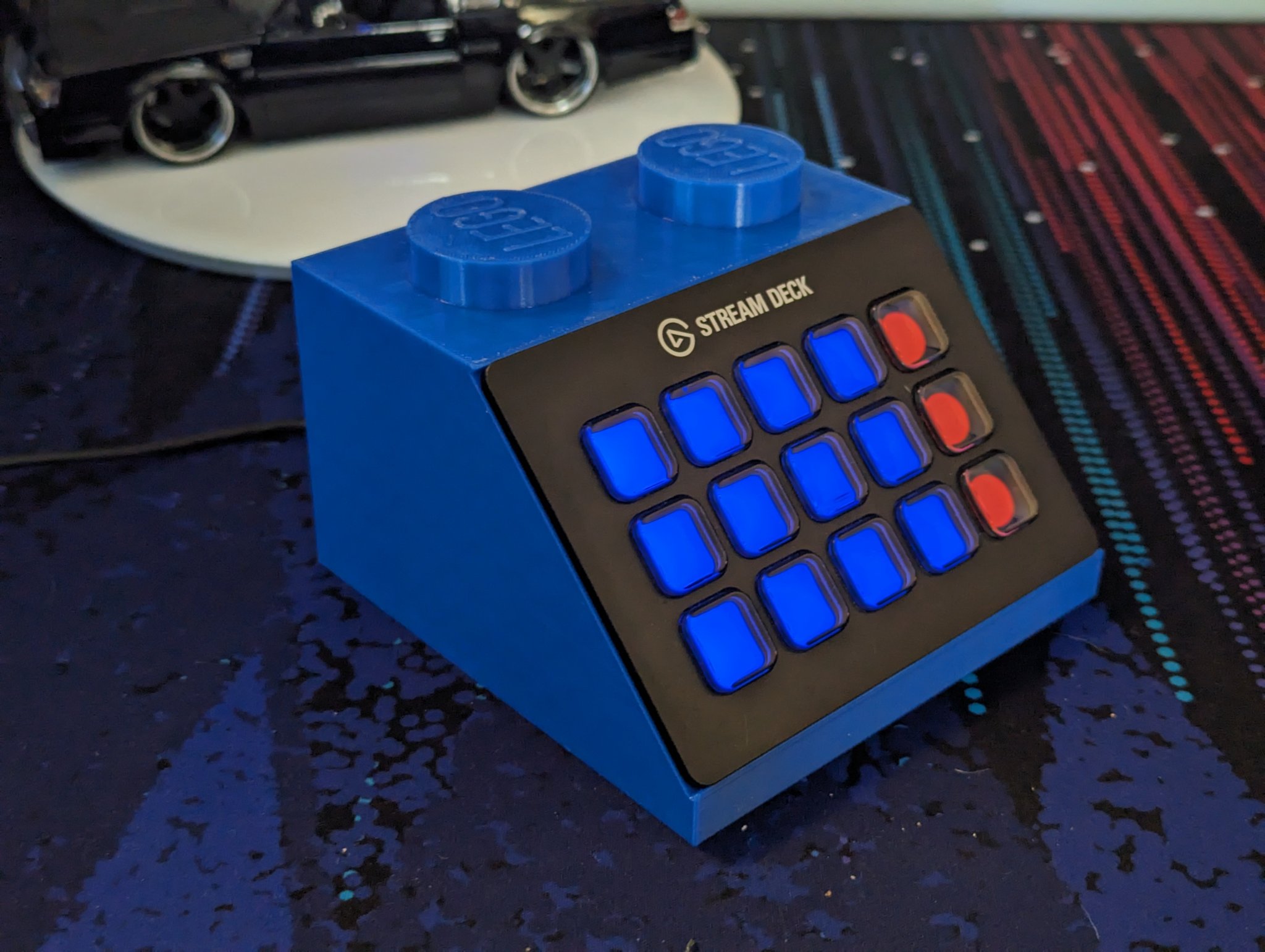 Giá đỡ Streamdeck mô phỏng gạch dốc máy tính Lego Gen1