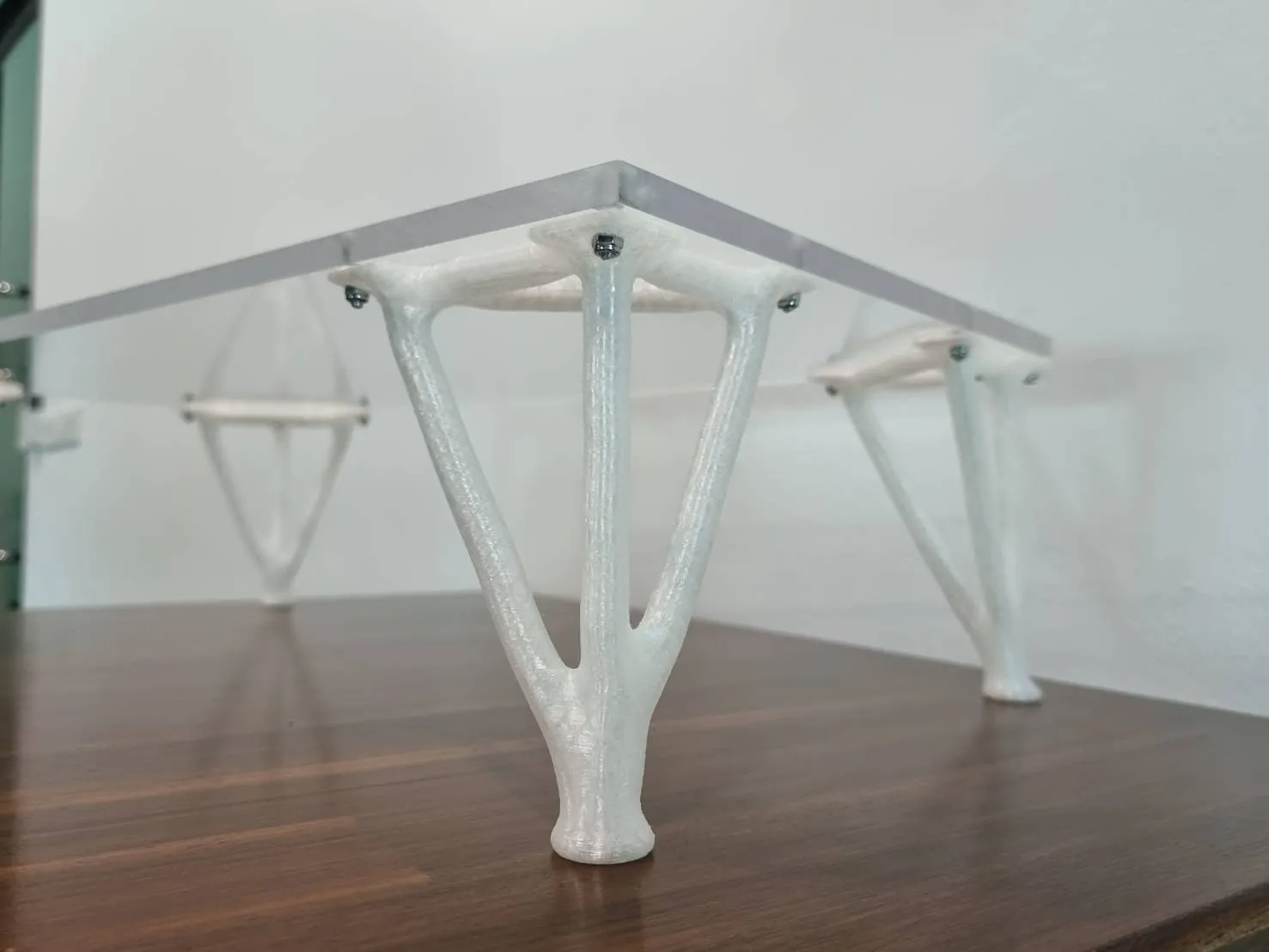 Chân giá đỡ màn hình AI Design (Thiết kế sinh ra) sử dụng 4xM4...