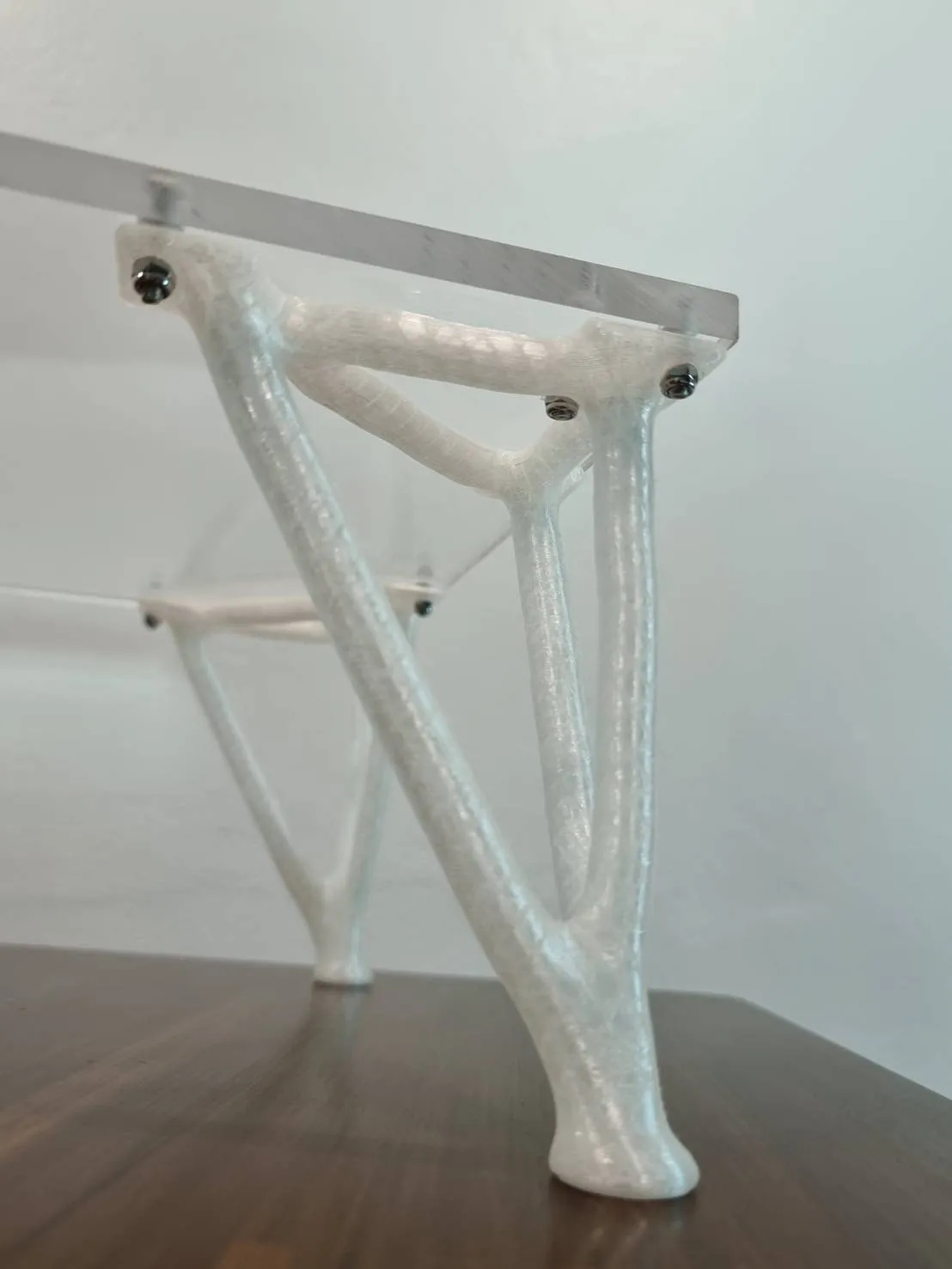 Chân giá đỡ màn hình AI Design (Thiết kế sinh ra) sử dụng 4xM4...