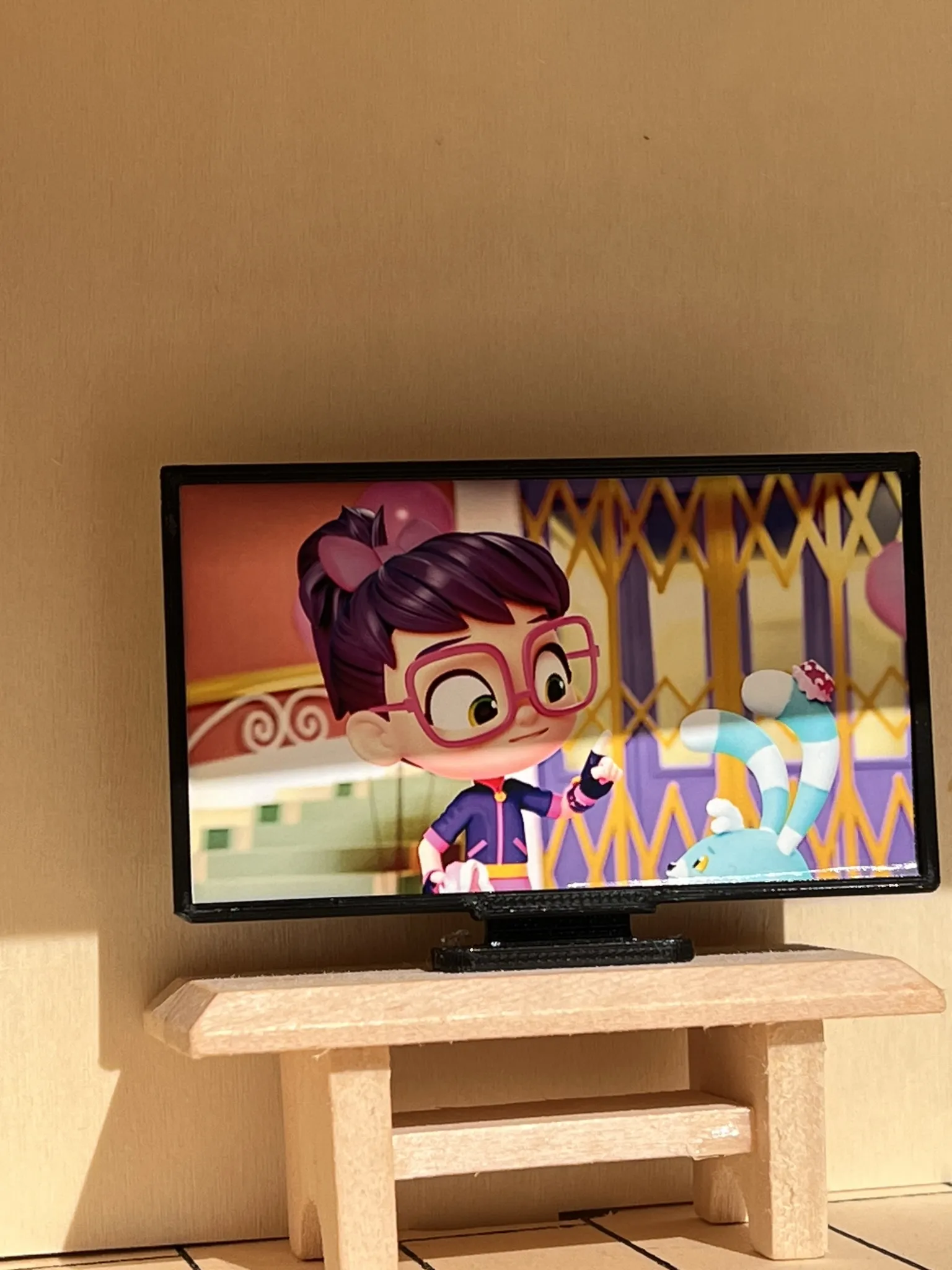 Ti vi mini cho ngôi nhà búp bê