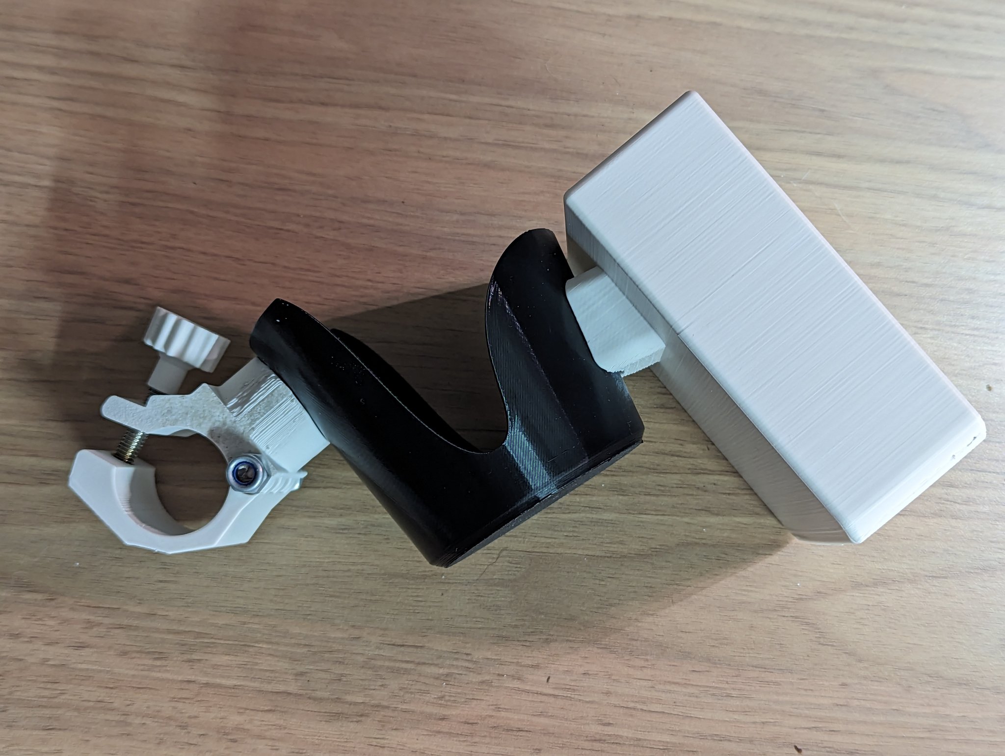 Giá đỡ cốc cà phê và điện thoại cho xe đẩy trẻ em