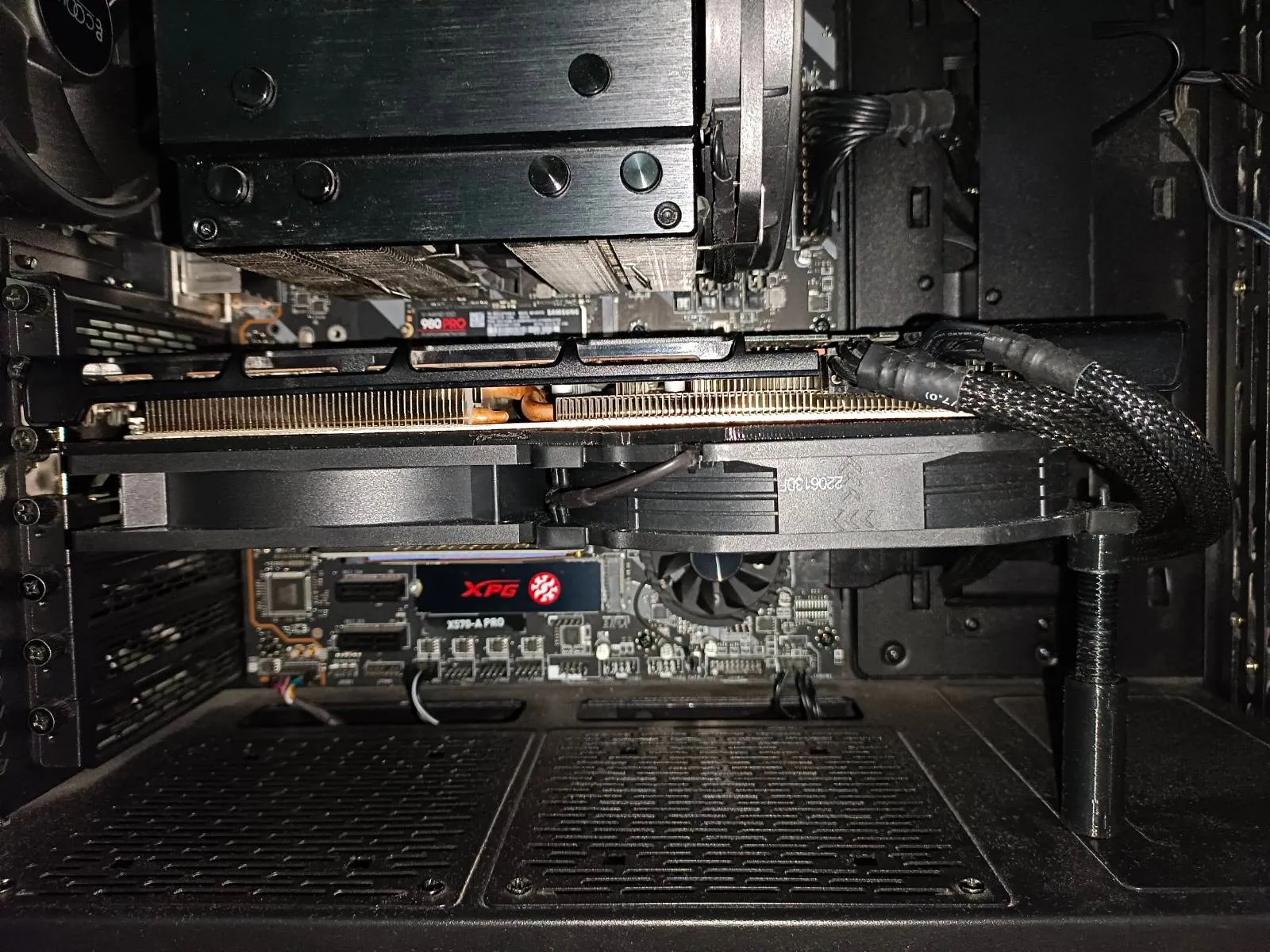 Giá đỡ quạt XFX AMD Radeon RX 5700 XT Thicc III Silent