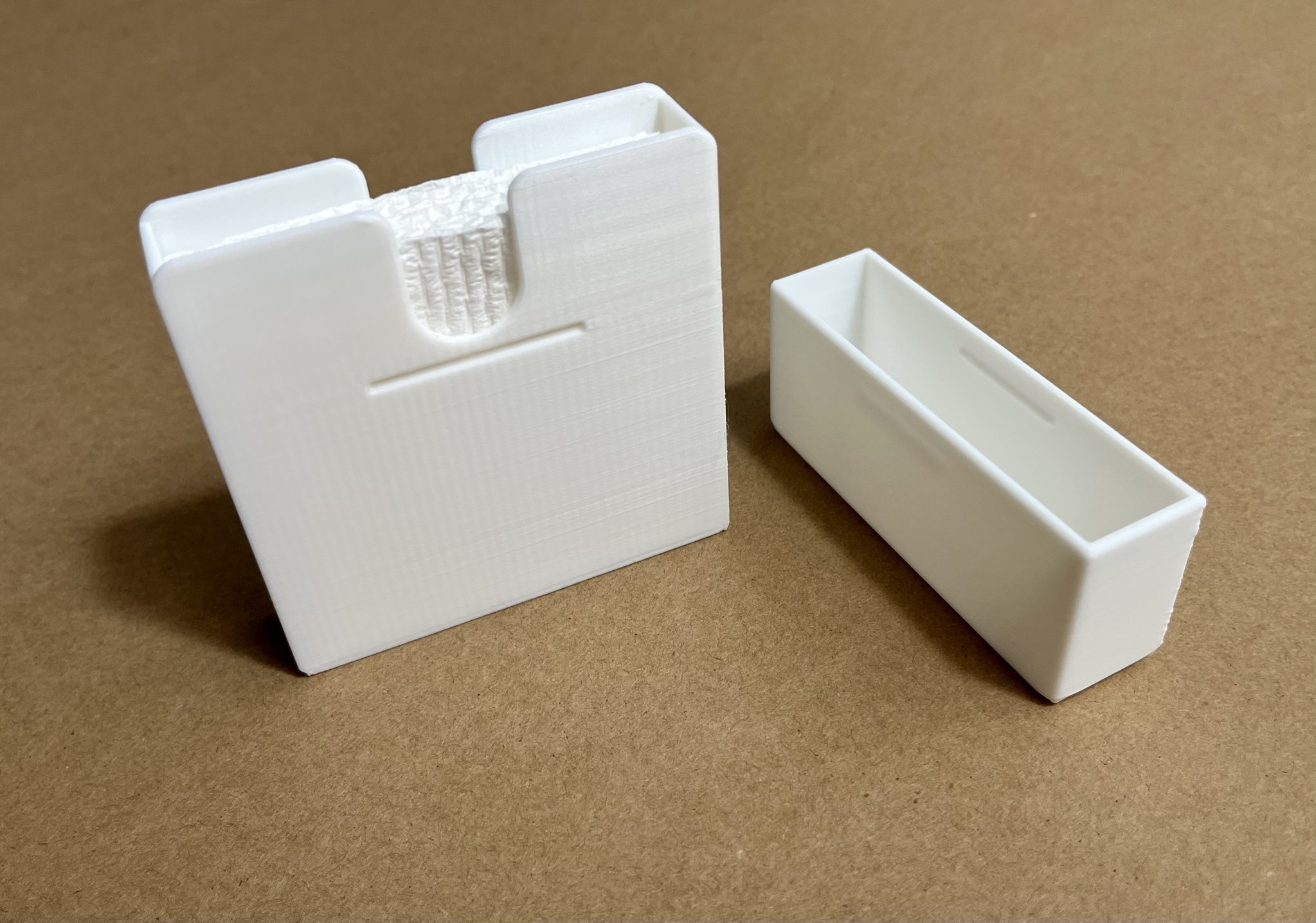 Hộp đựng khăn giấy du lịch có nắp